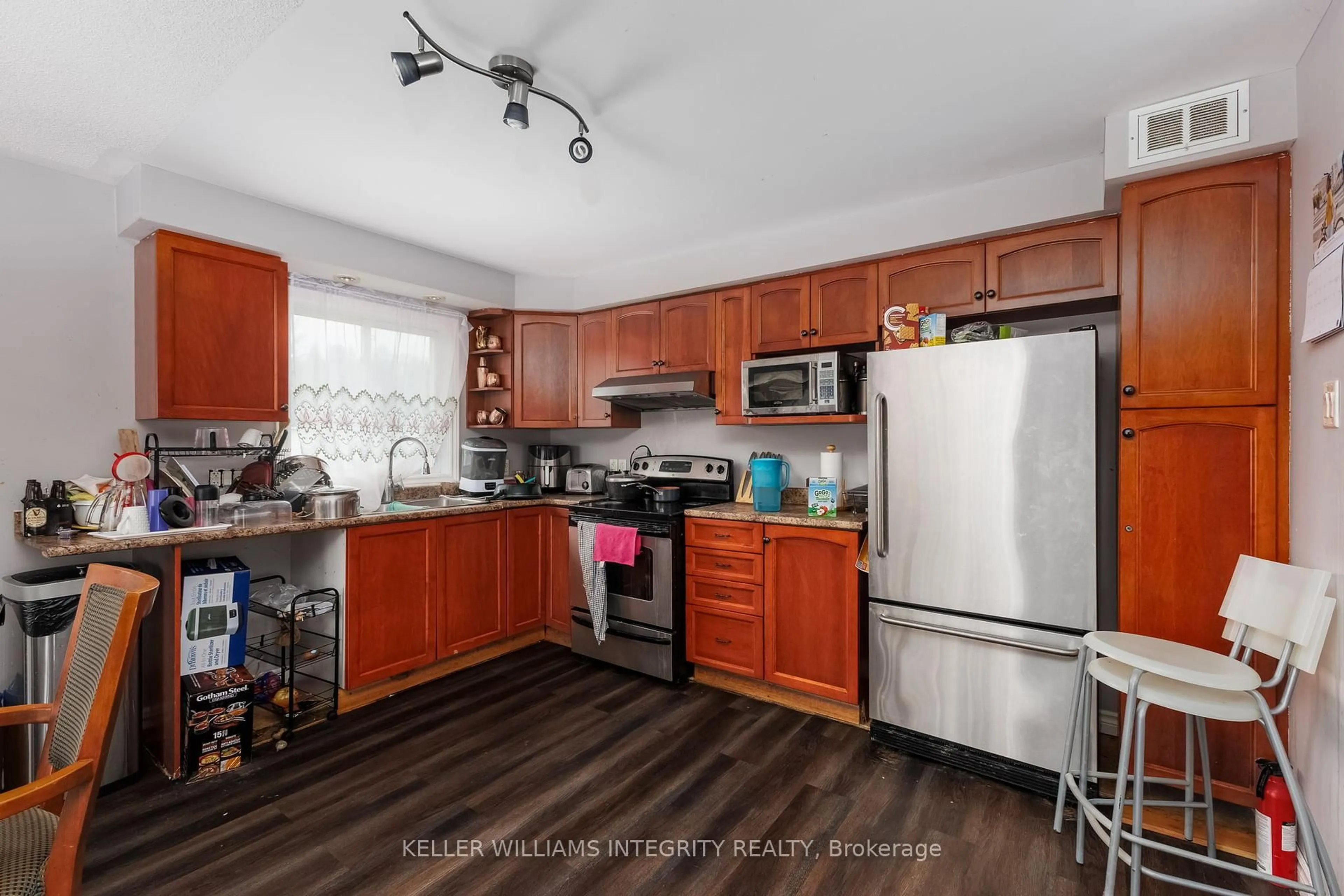 Standard kitchen, unknown for 5070 Du Parc, The Nation Ontario K0B 1G0