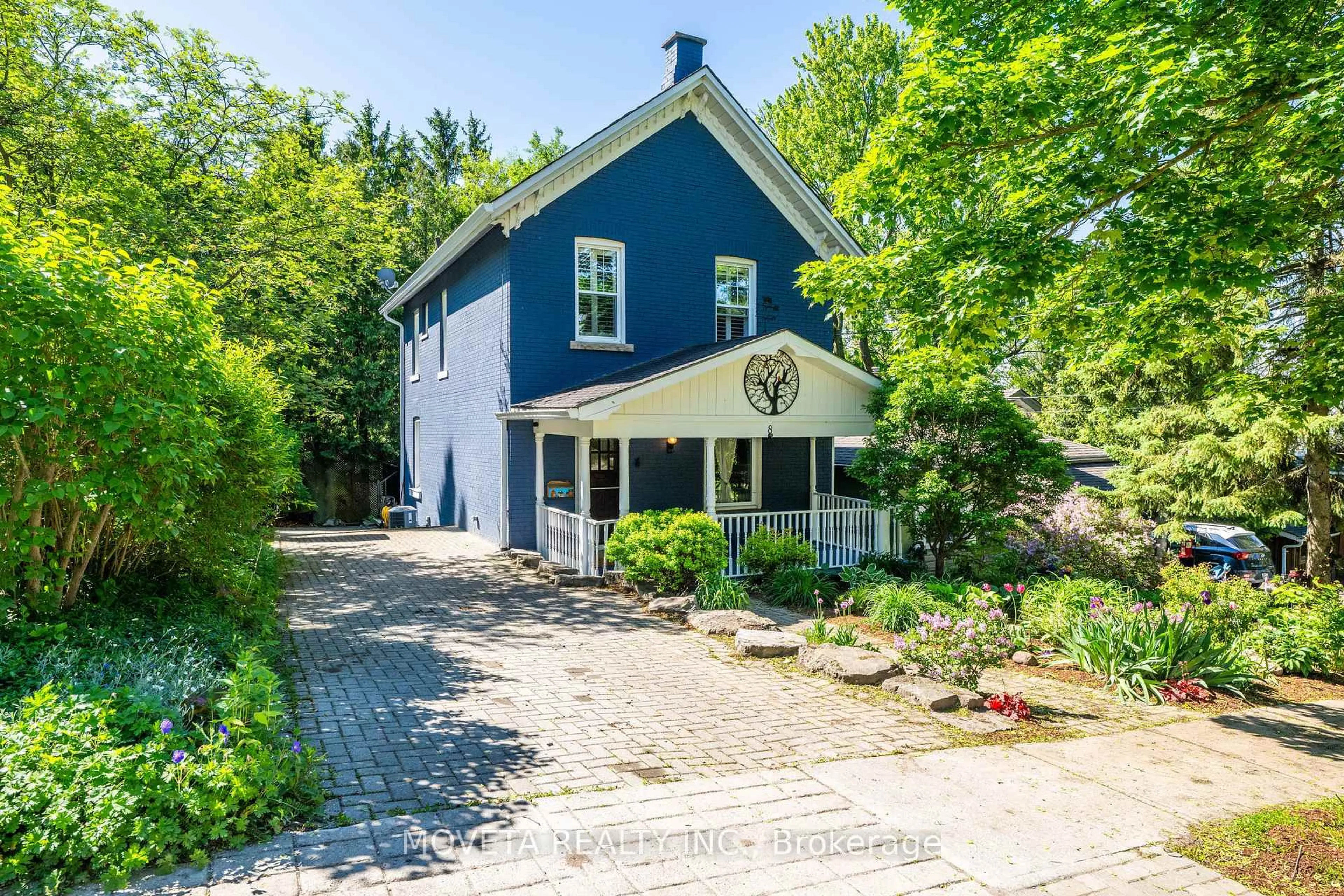 A pic from outside/outdoor area/front of a property/back of a property/a pic from drone, street for 8 Durham St, Guelph Ontario N1H 2Y2