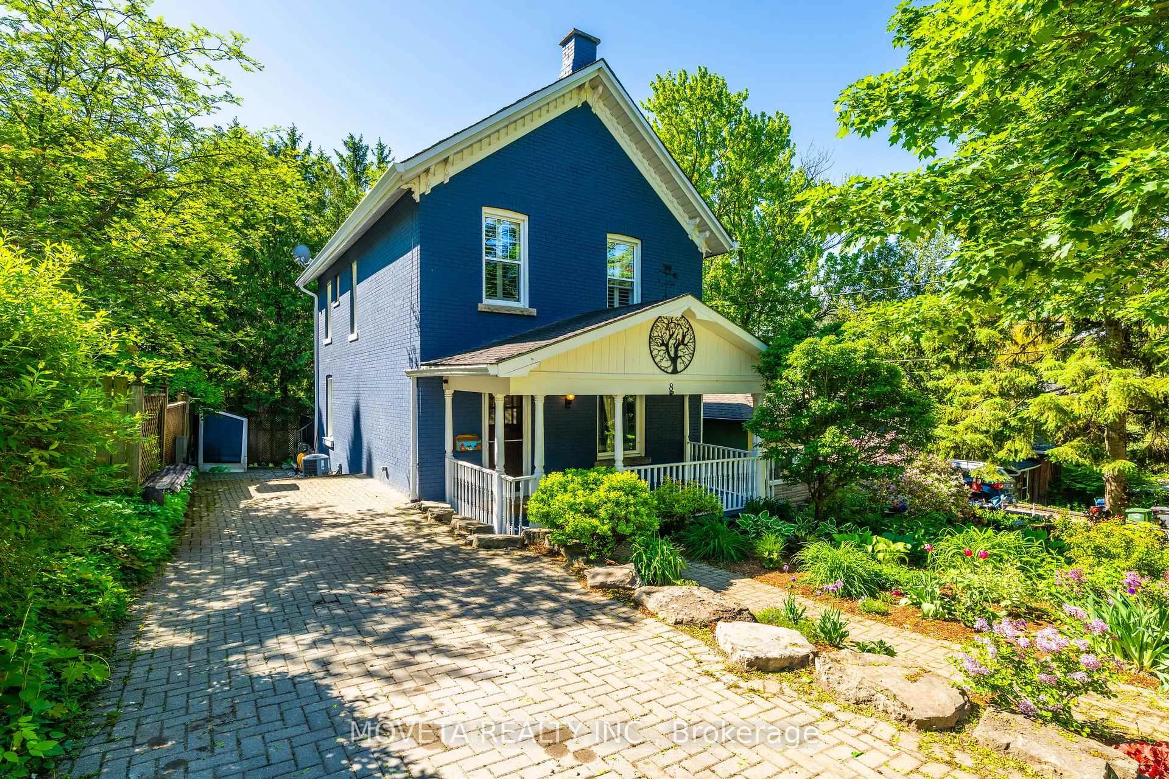 A pic from outside/outdoor area/front of a property/back of a property/a pic from drone, street for 8 Durham St, Guelph Ontario N1H 2Y2