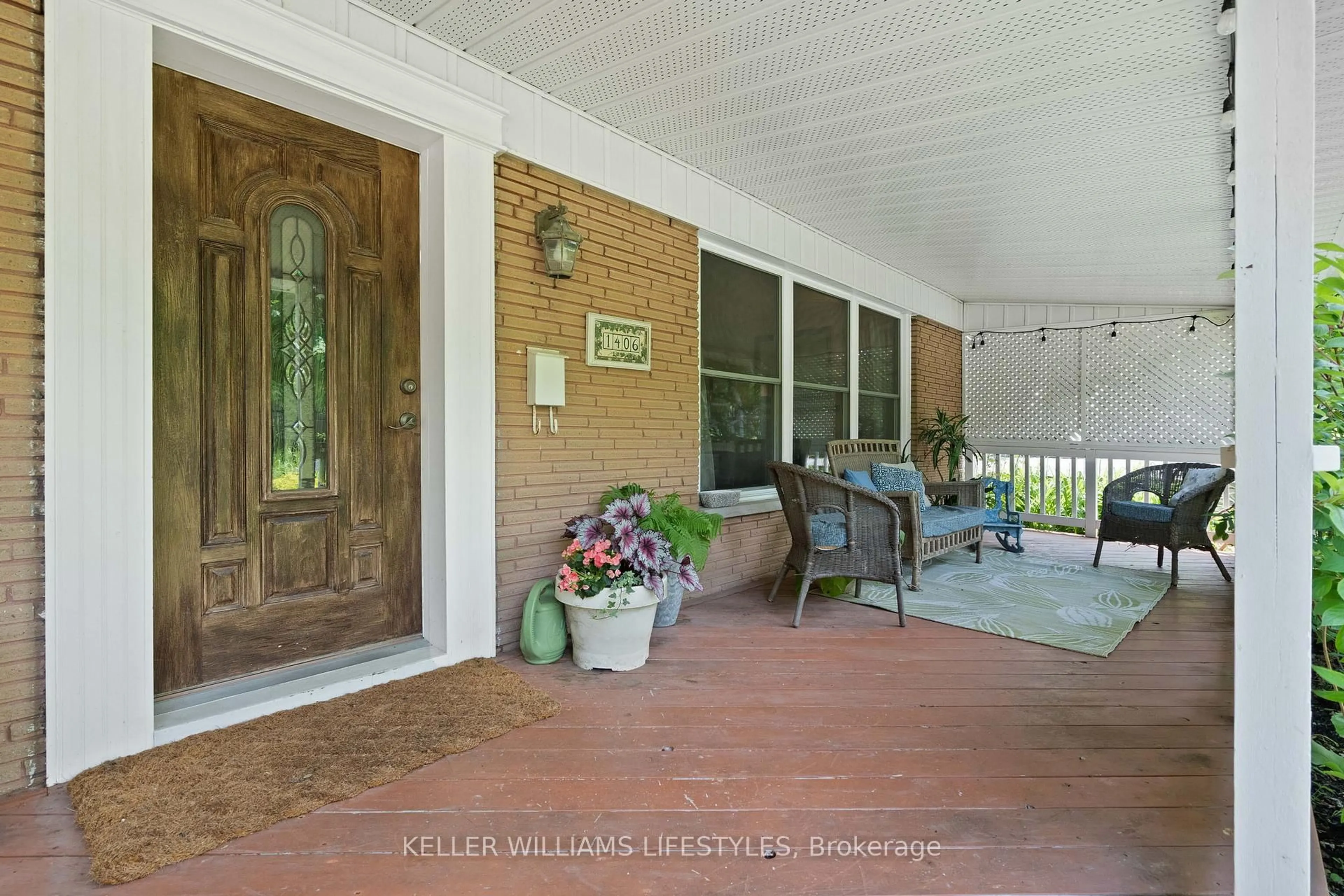 Indoor entryway for 1406 Byron Baseline Rd, London South Ontario N6K 2E8