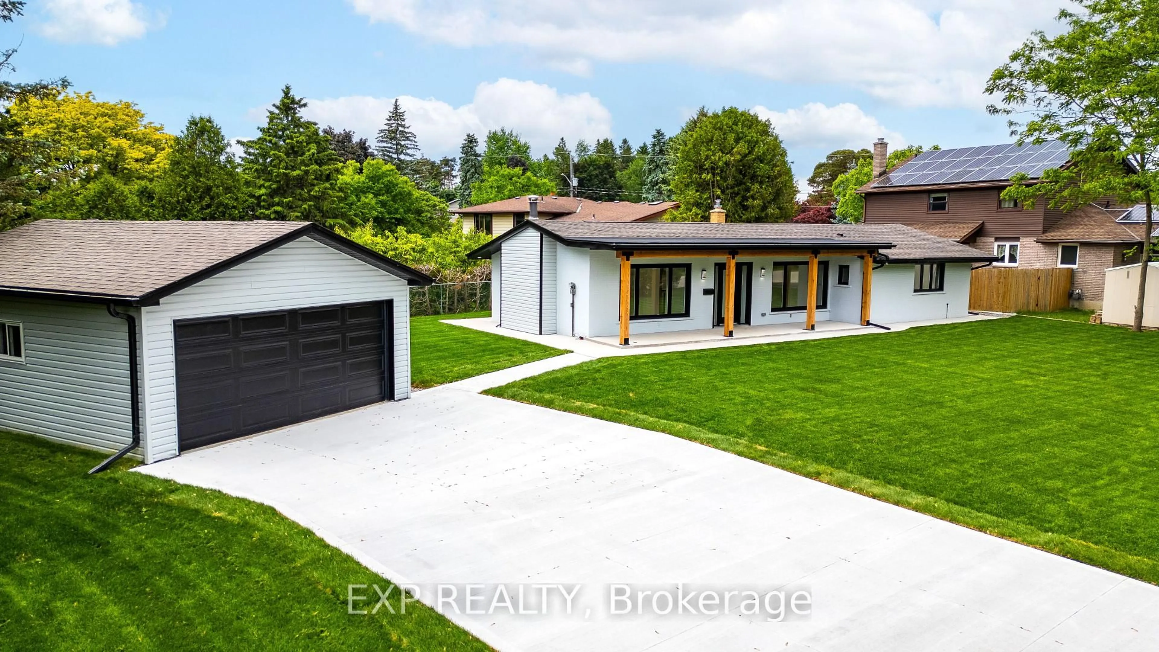A pic from outside/outdoor area/front of a property/back of a property/a pic from drone, street for 643 Hanlon Rd, Guelph Ontario N1G 2S4