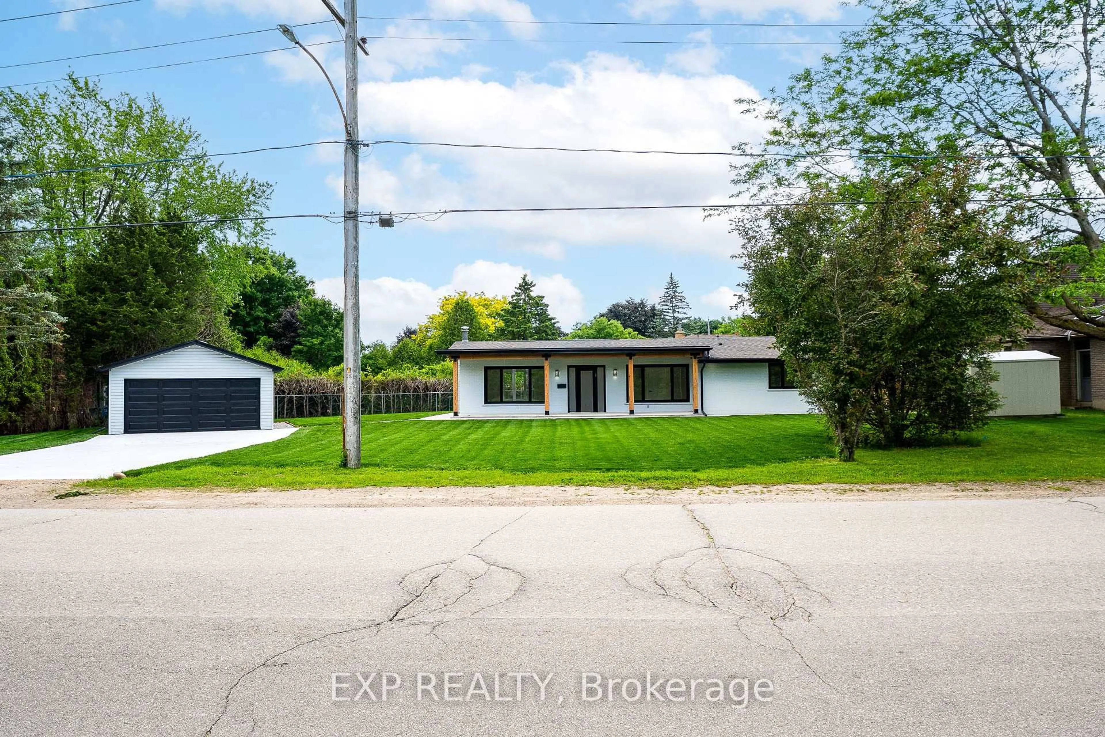 A pic from outside/outdoor area/front of a property/back of a property/a pic from drone, street for 643 Hanlon Rd, Guelph Ontario N1G 2S4