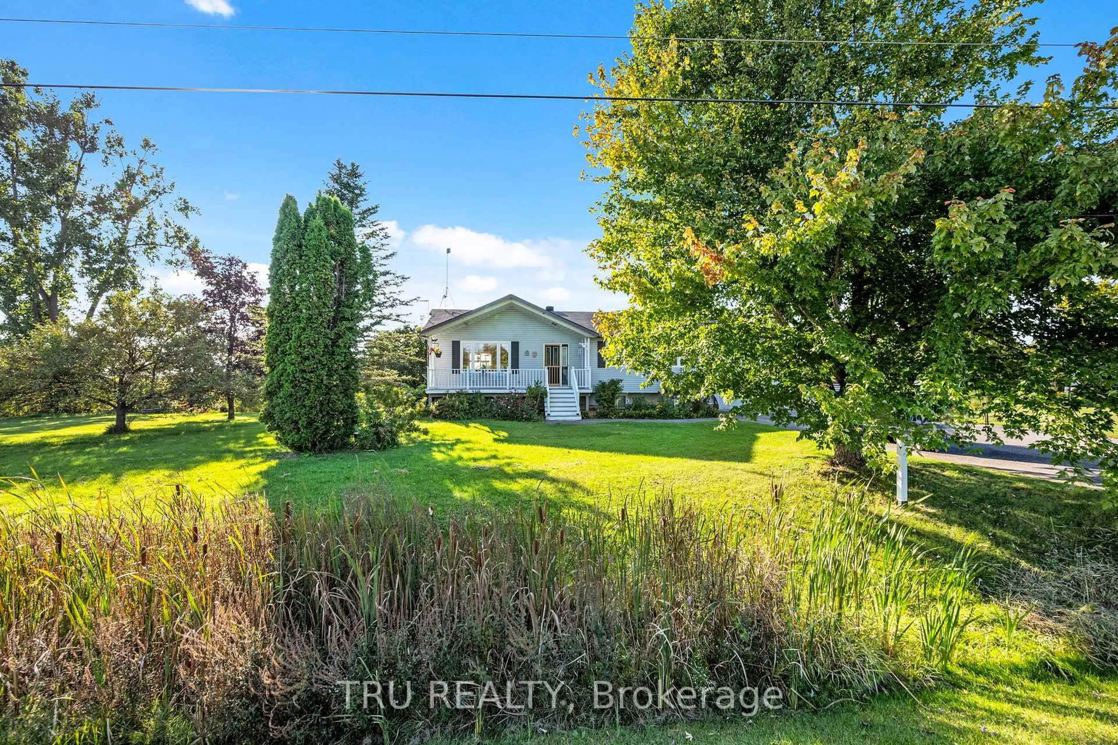 A pic from outside/outdoor area/front of a property/back of a property/a pic from drone, unknown for 1668 Groves Rd, Russell Ontario K4R 1E5