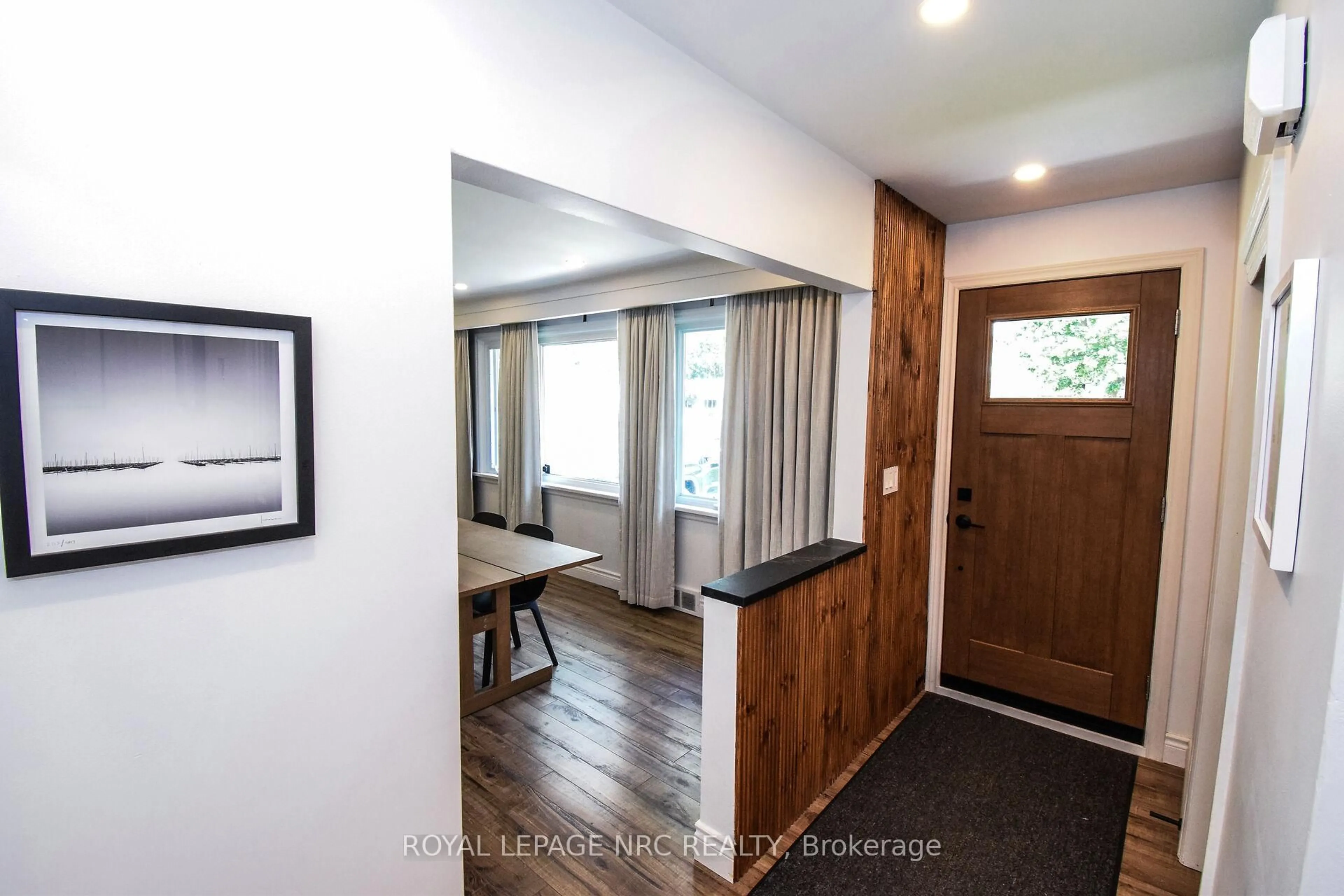 Indoor entryway for 191 Dalhousie Ave, St. Catharines Ontario L2N 4X8