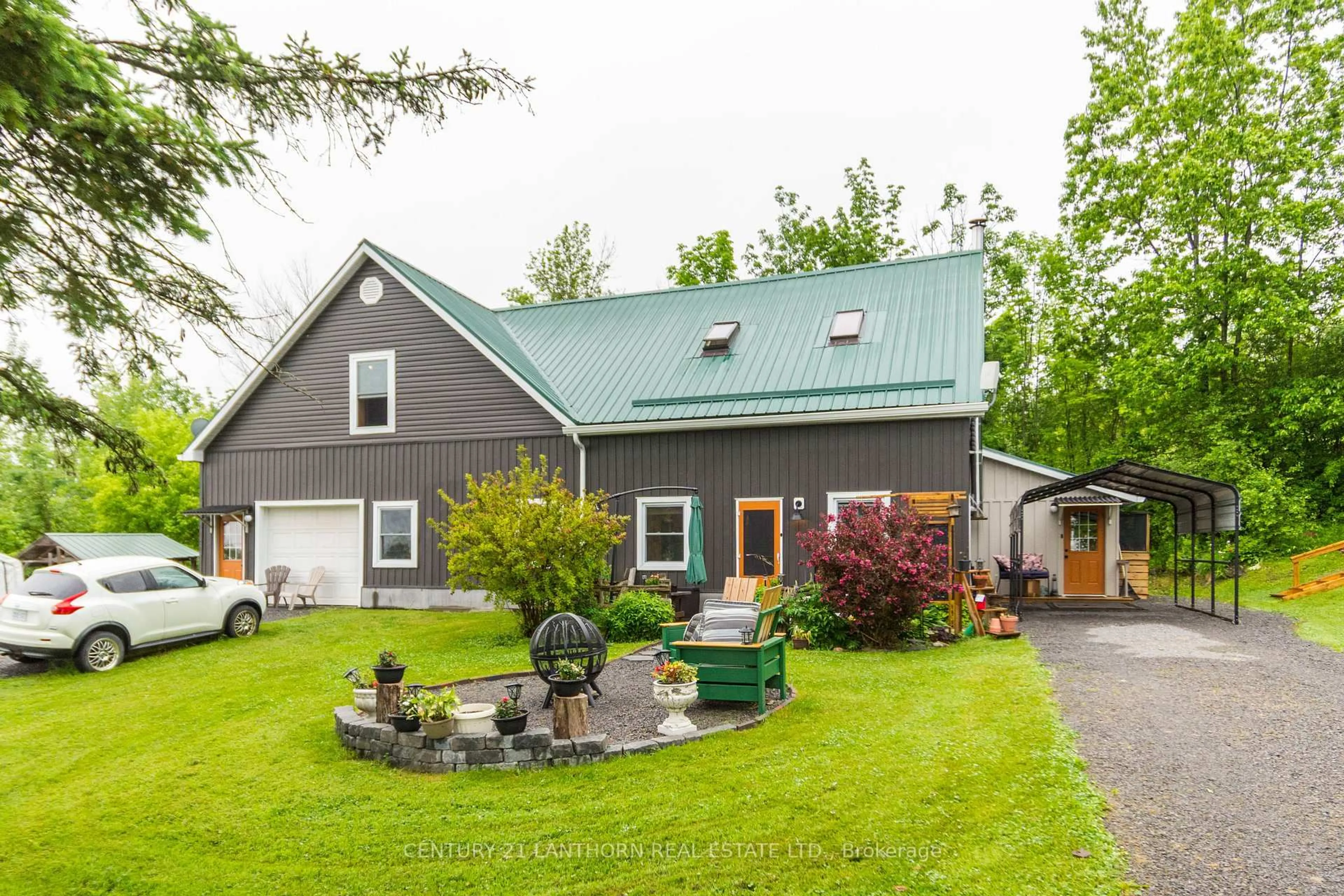 Home with vinyl exterior material, unknown for 29 Factory Rd, Stirling Ontario K0K 3E0