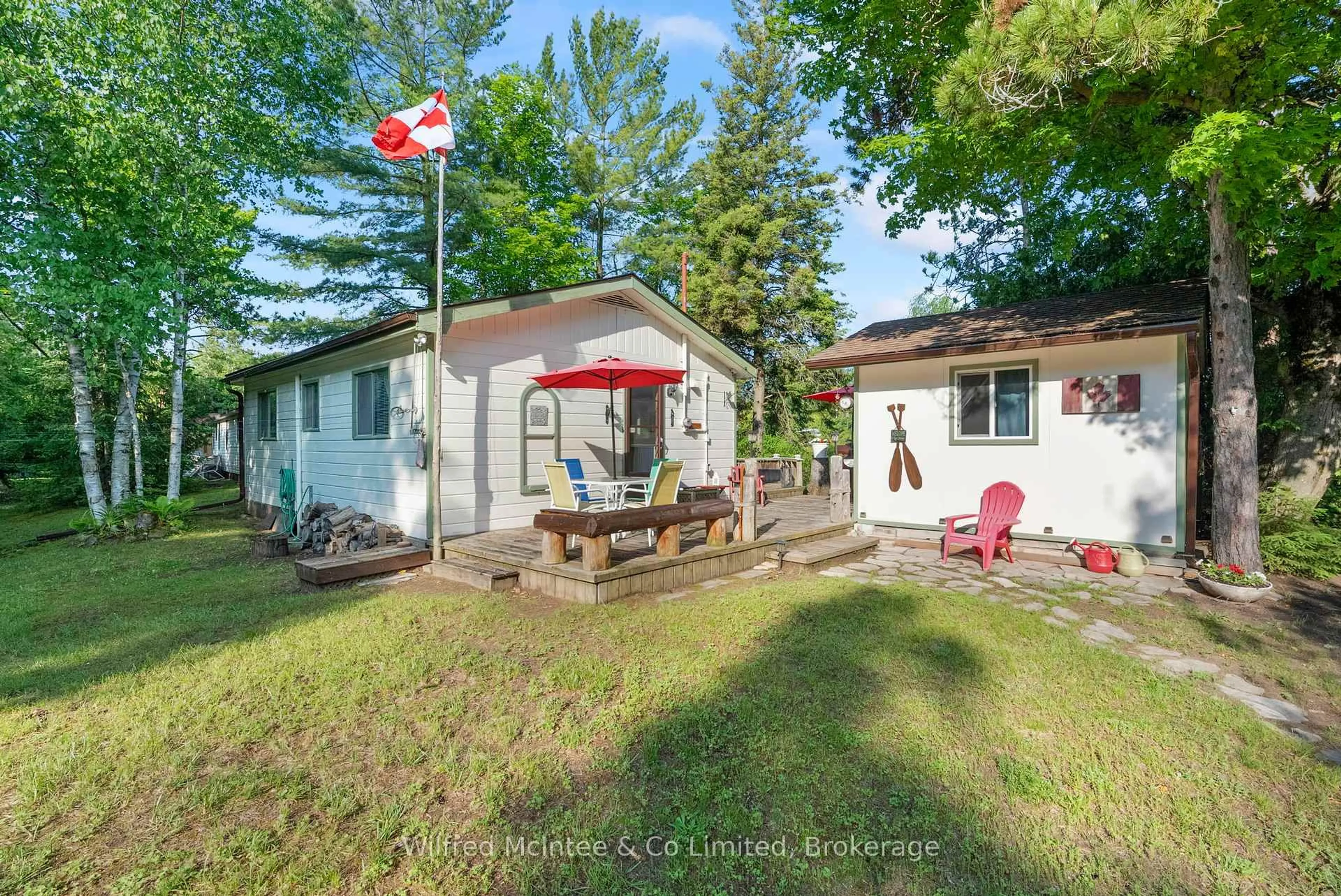 A pic from outside/outdoor area/front of a property/back of a property/a pic from drone, street for 1153 2ND Ave, Native Leased Lands Ontario N0H 2G0