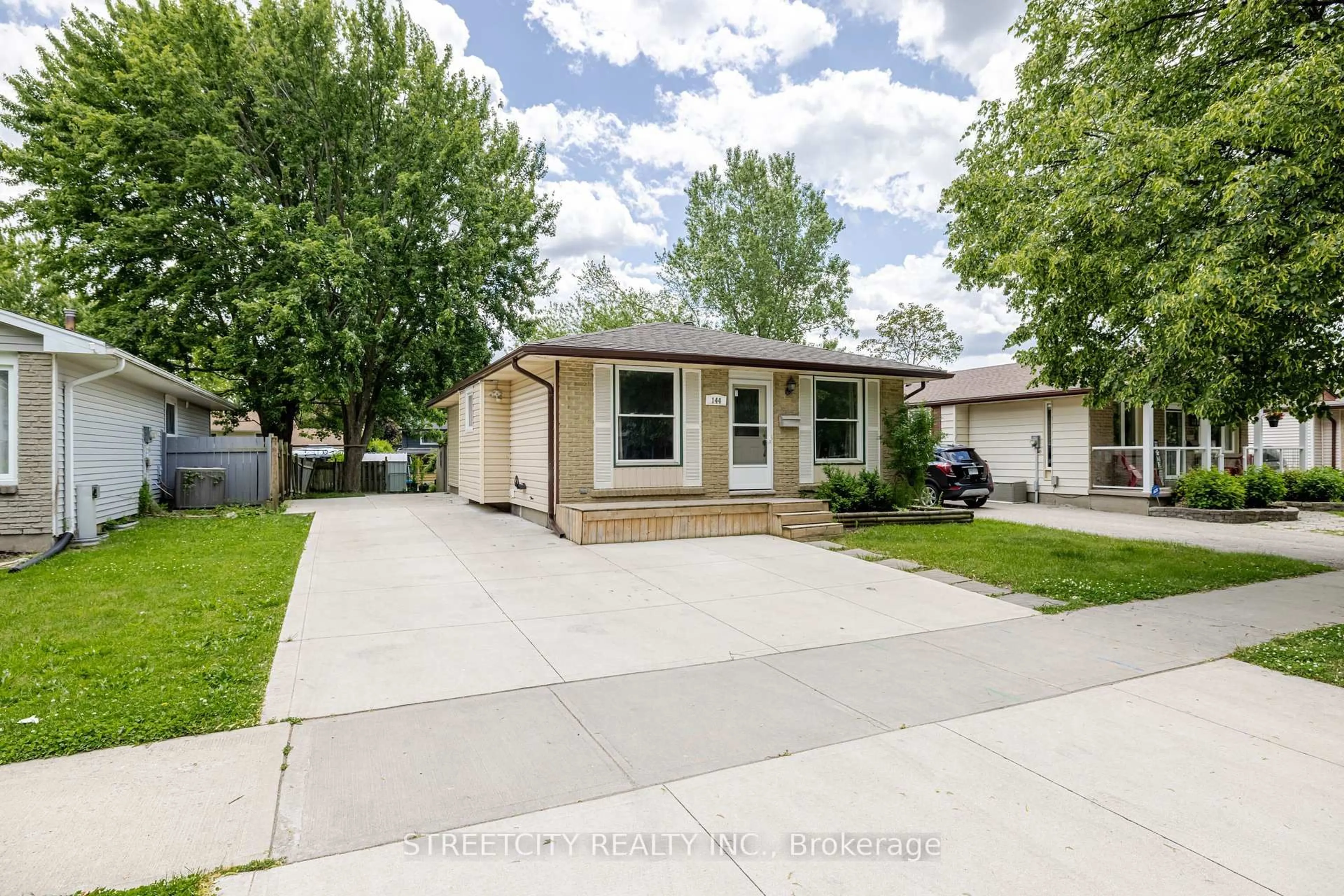 Home with vinyl exterior material, street for 144 Lacey Cres, London South Ontario N6E 2E7