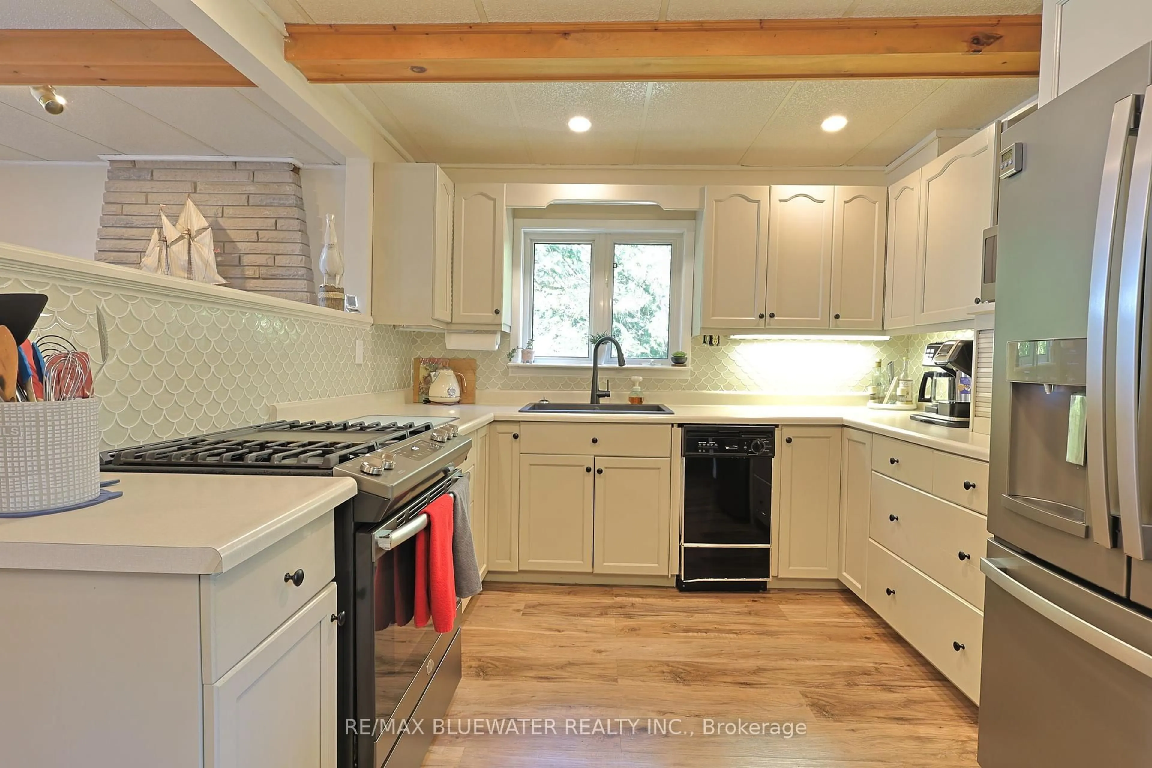 Open concept kitchen, ceramic/tile floor for 72209 Lakeshore Dr, Bluewater Ontario N0M 1N0