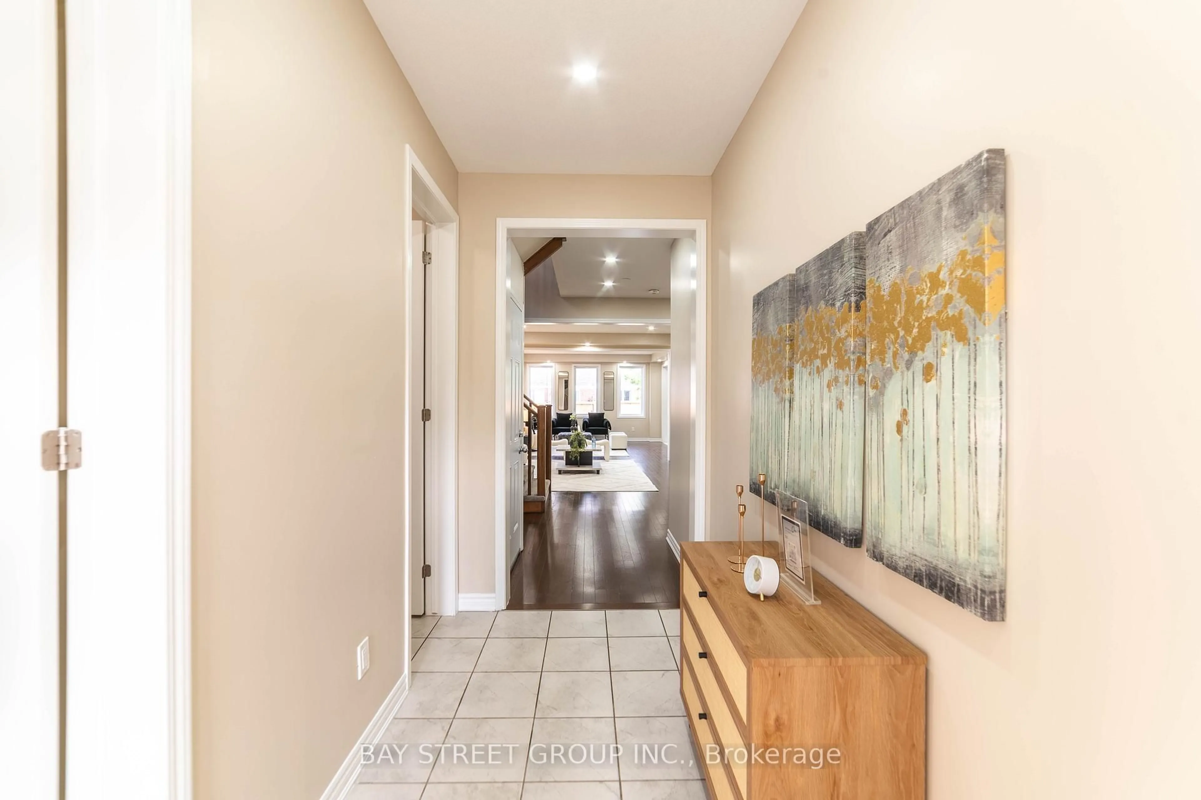 Indoor entryway for 187 Ridge Rd, Cambridge Ontario N3E 0C3