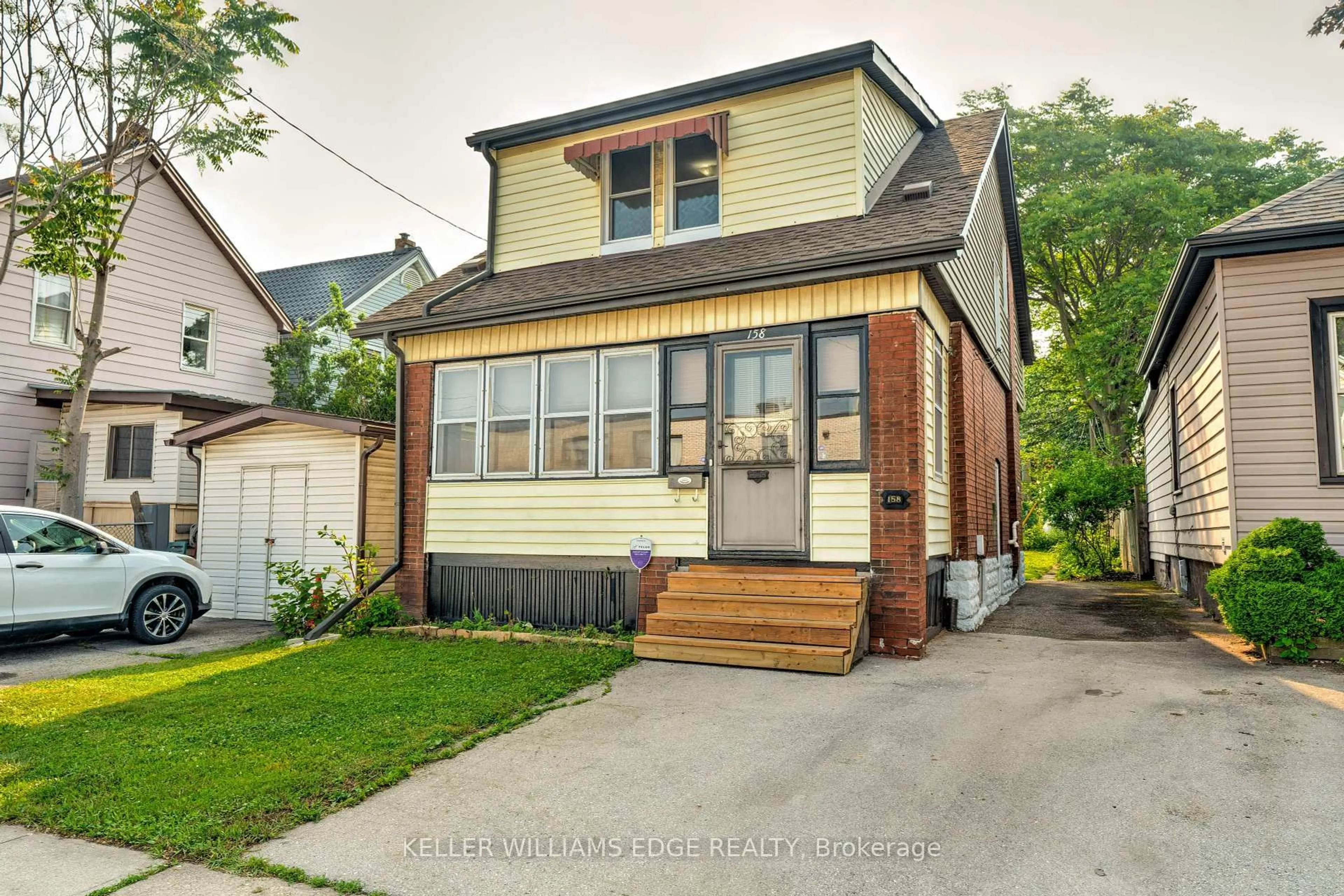 Home with brick exterior material, street for 158 Rosslyn Ave, Hamilton Ontario L8L 7P6