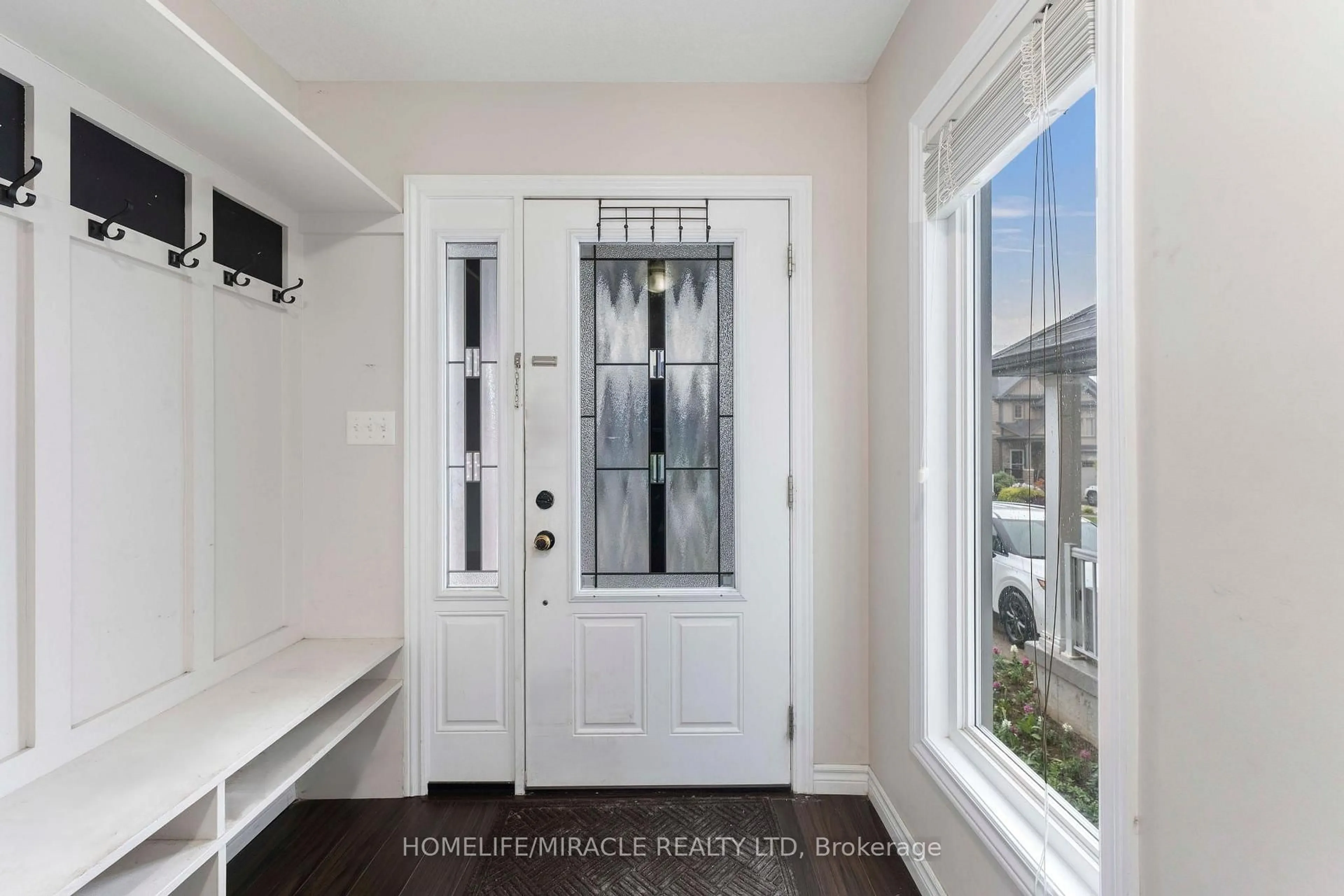 Indoor entryway for 6 Pompeii St, Kitchener Ontario N2R 0A8