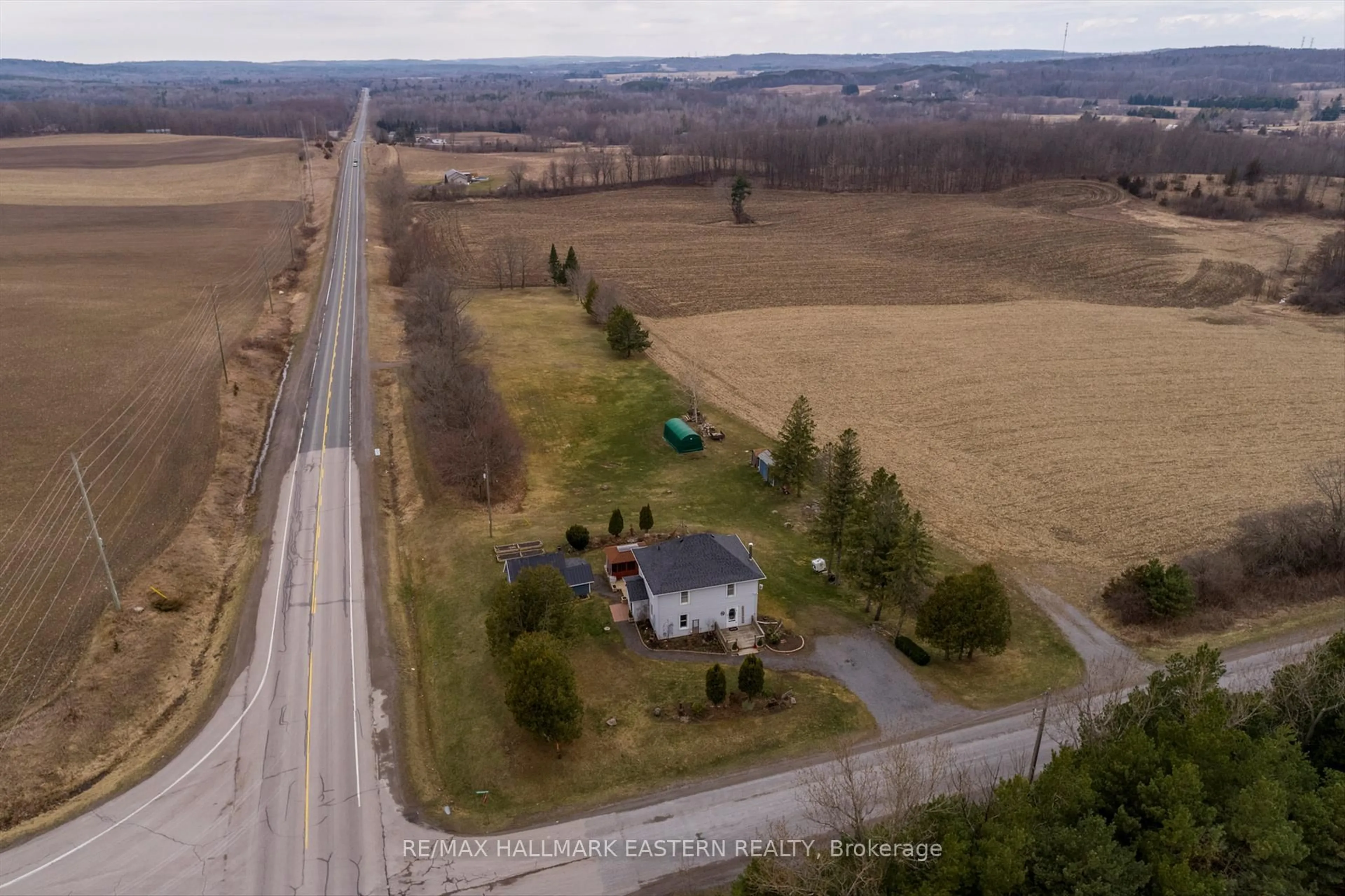 A pic from outside/outdoor area/front of a property/back of a property/a pic from drone, street for 848 County Rd 41 Rd, Brighton Ontario K0K 1R0