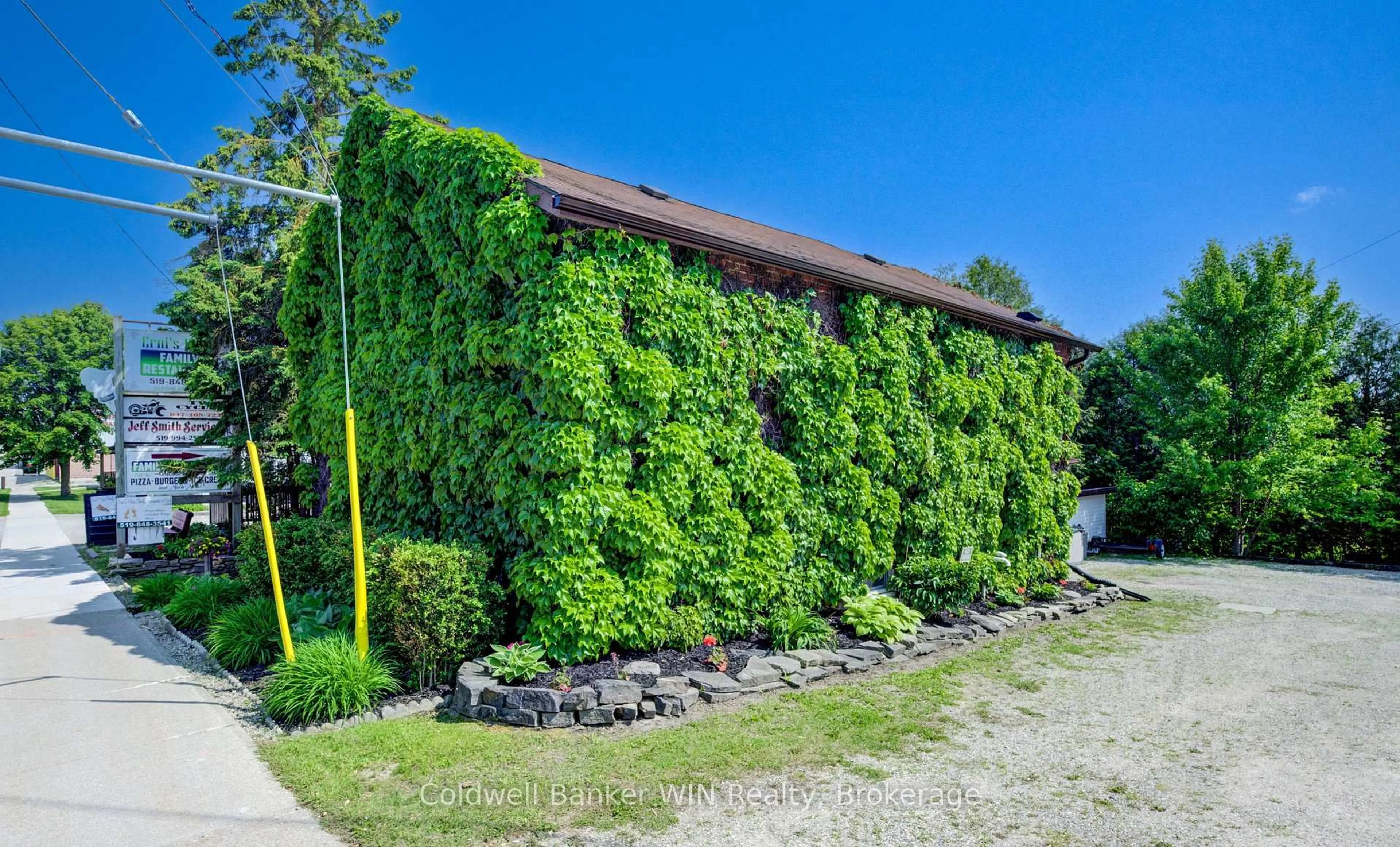Patio, building for 175 Smith St, Wellington North Ontario N0G 1A0