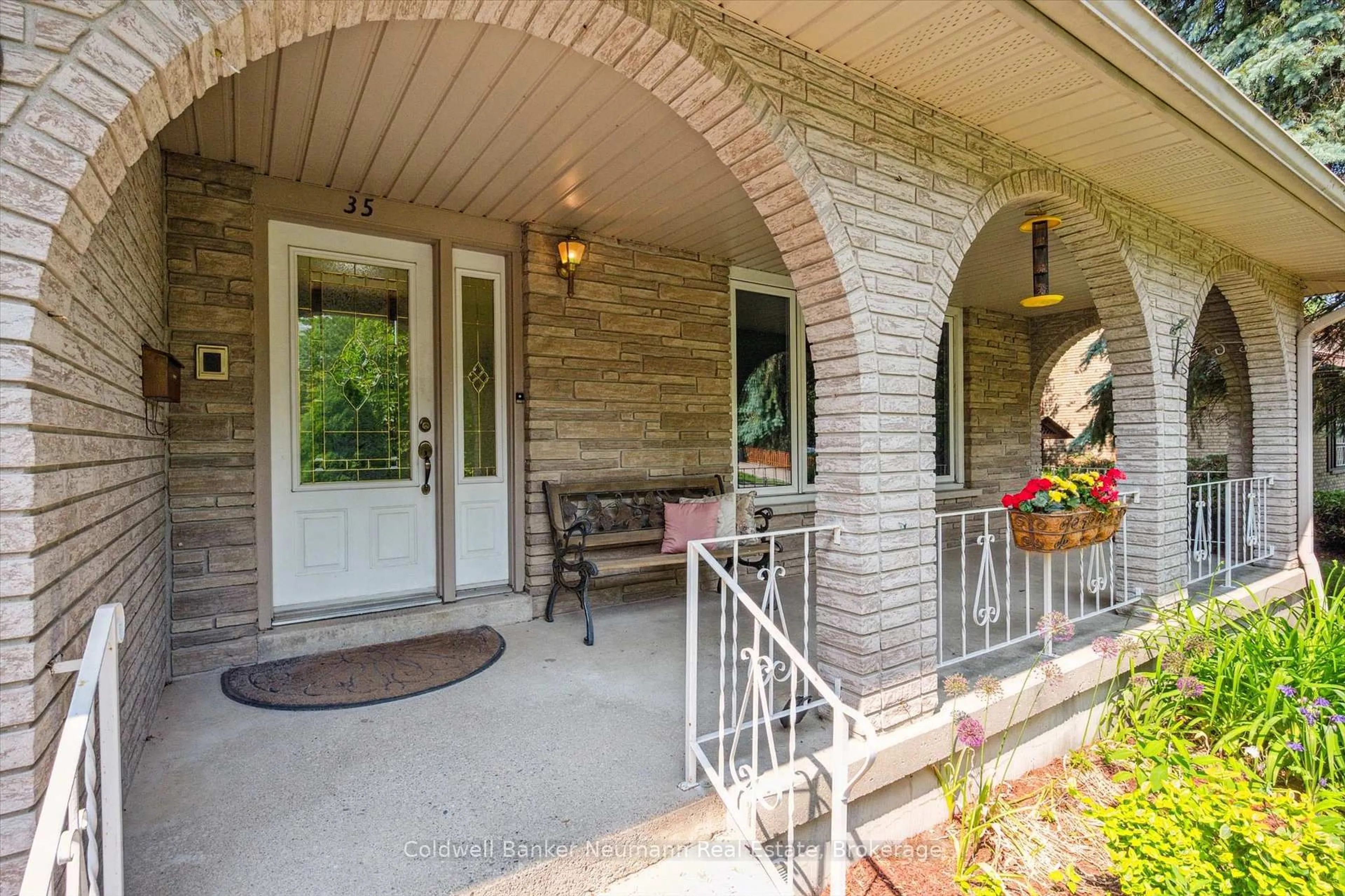 Patio, street for 35 Rickson Ave, Guelph Ontario N1G 2W9
