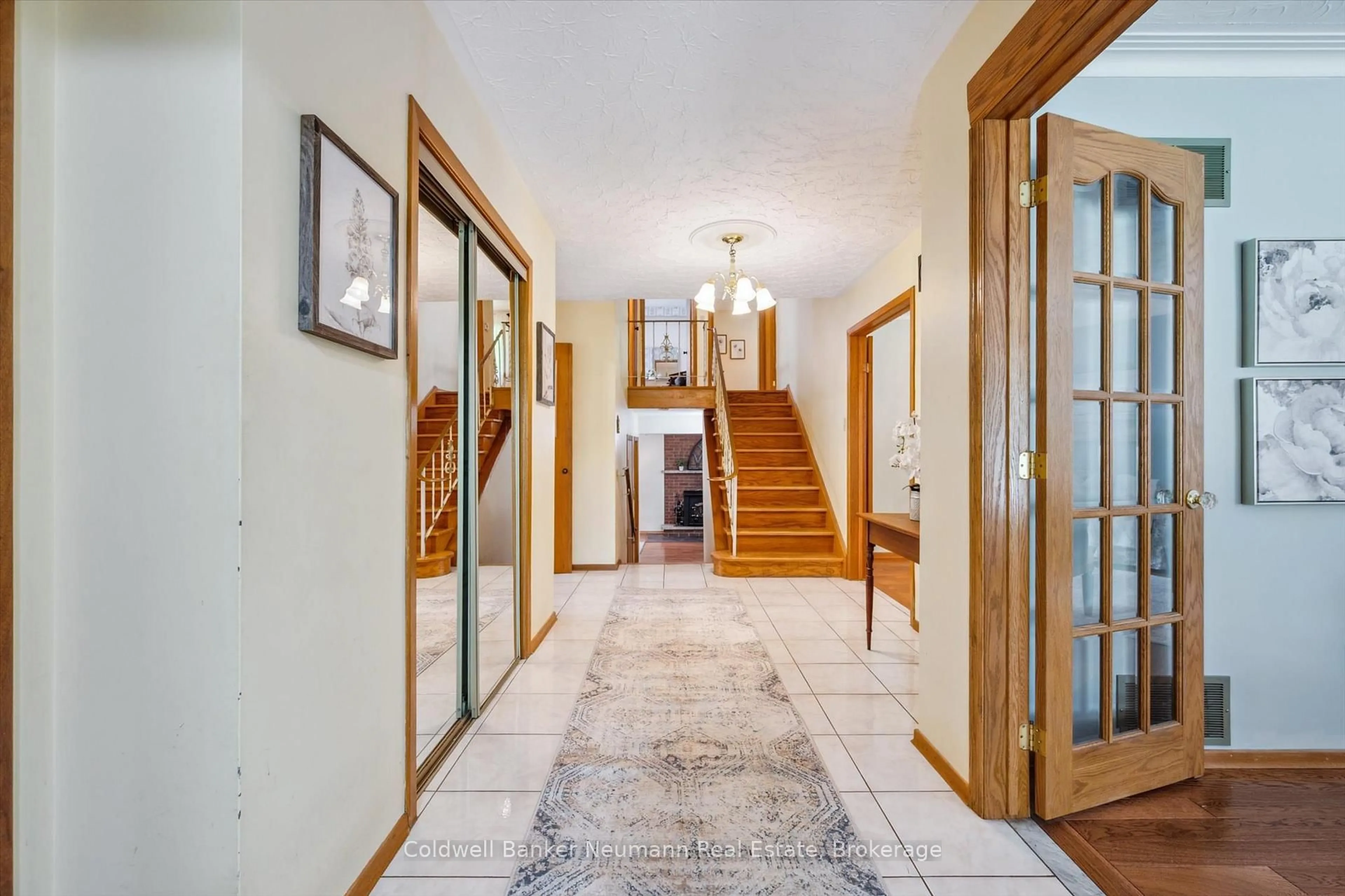 Indoor foyer for 35 Rickson Ave, Guelph Ontario N1G 2W9