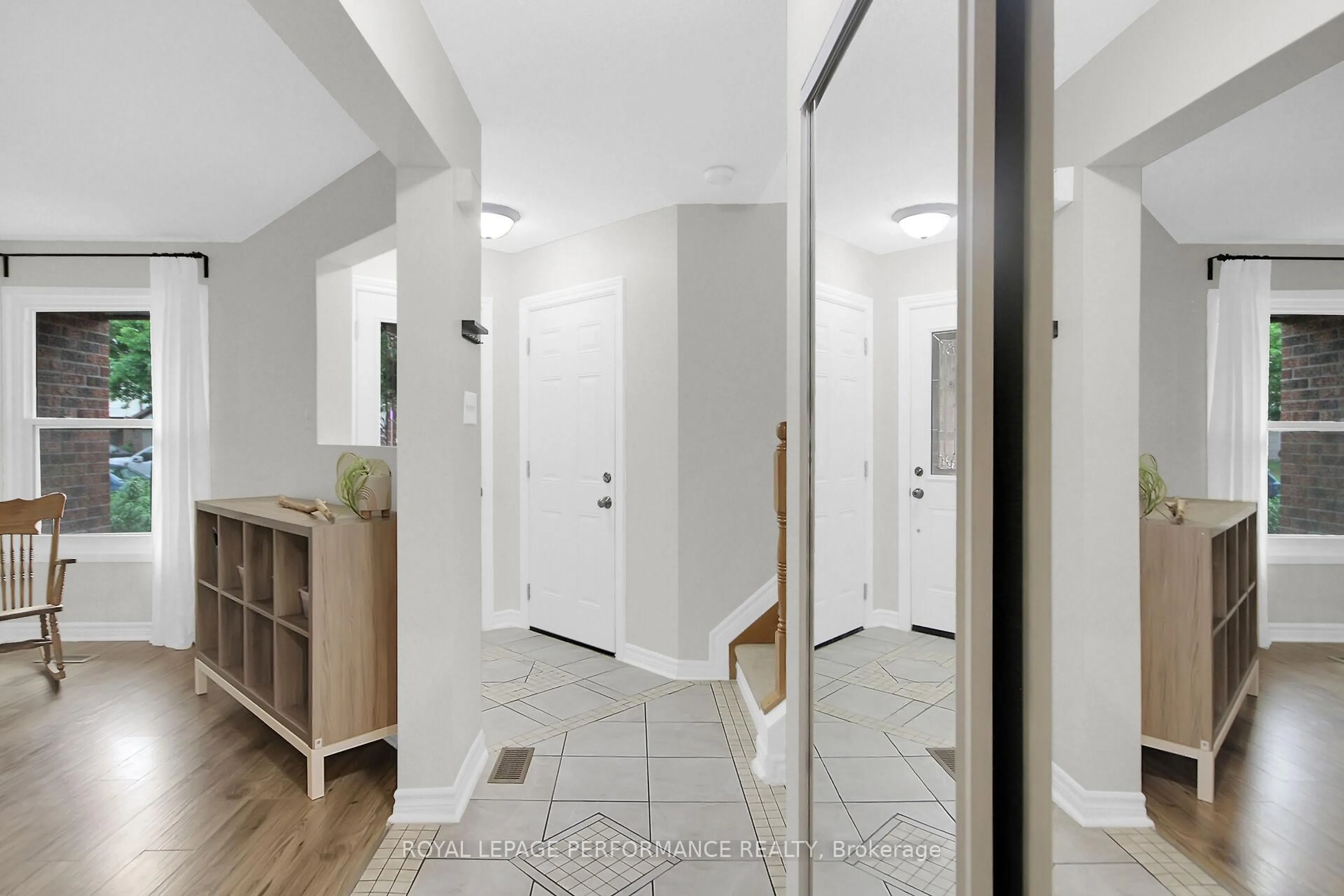 Indoor entryway for 24 Ayton Lane, Ottawa Ontario K2K 2J5