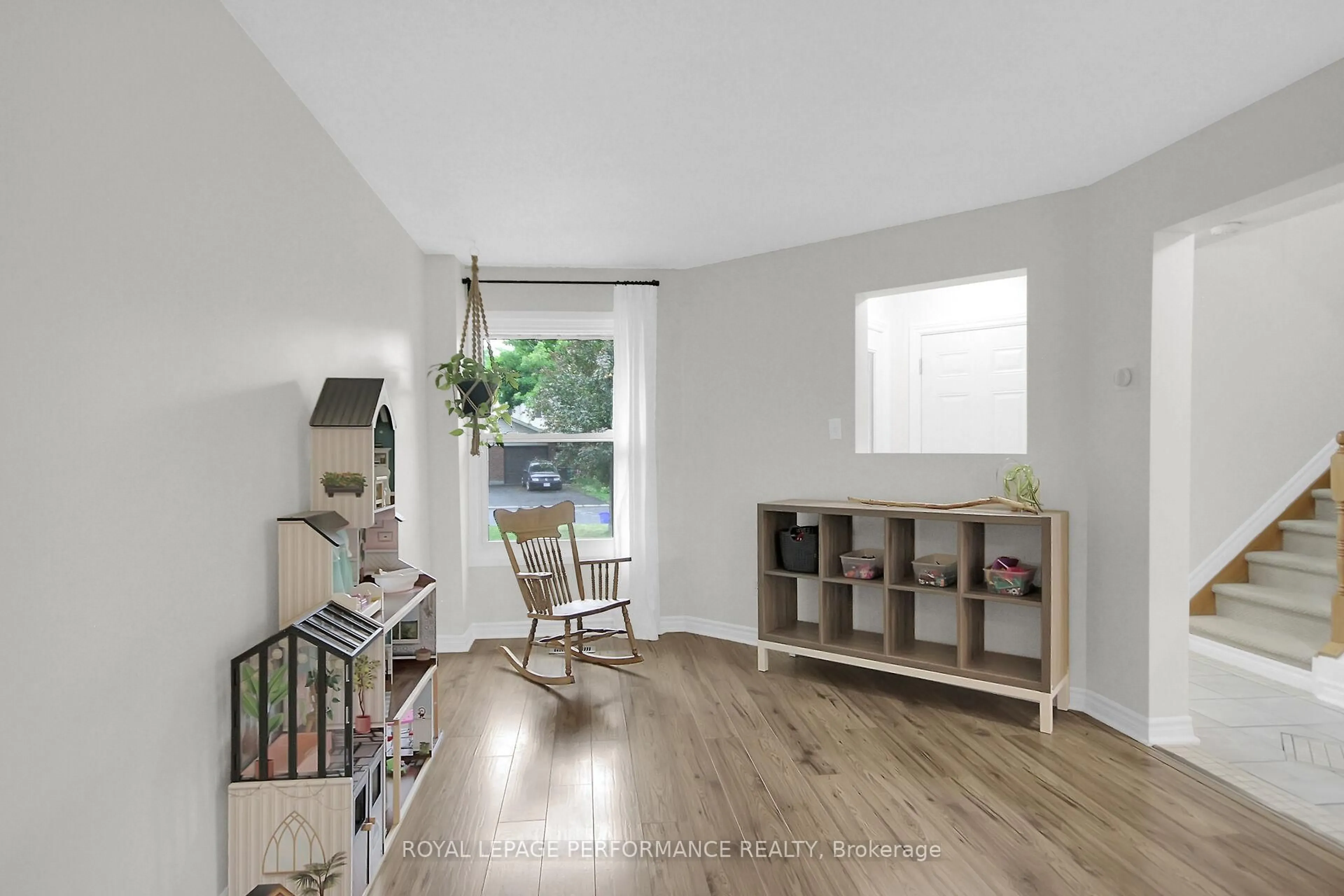 Indoor entryway for 24 Ayton Lane, Ottawa Ontario K2K 2J5