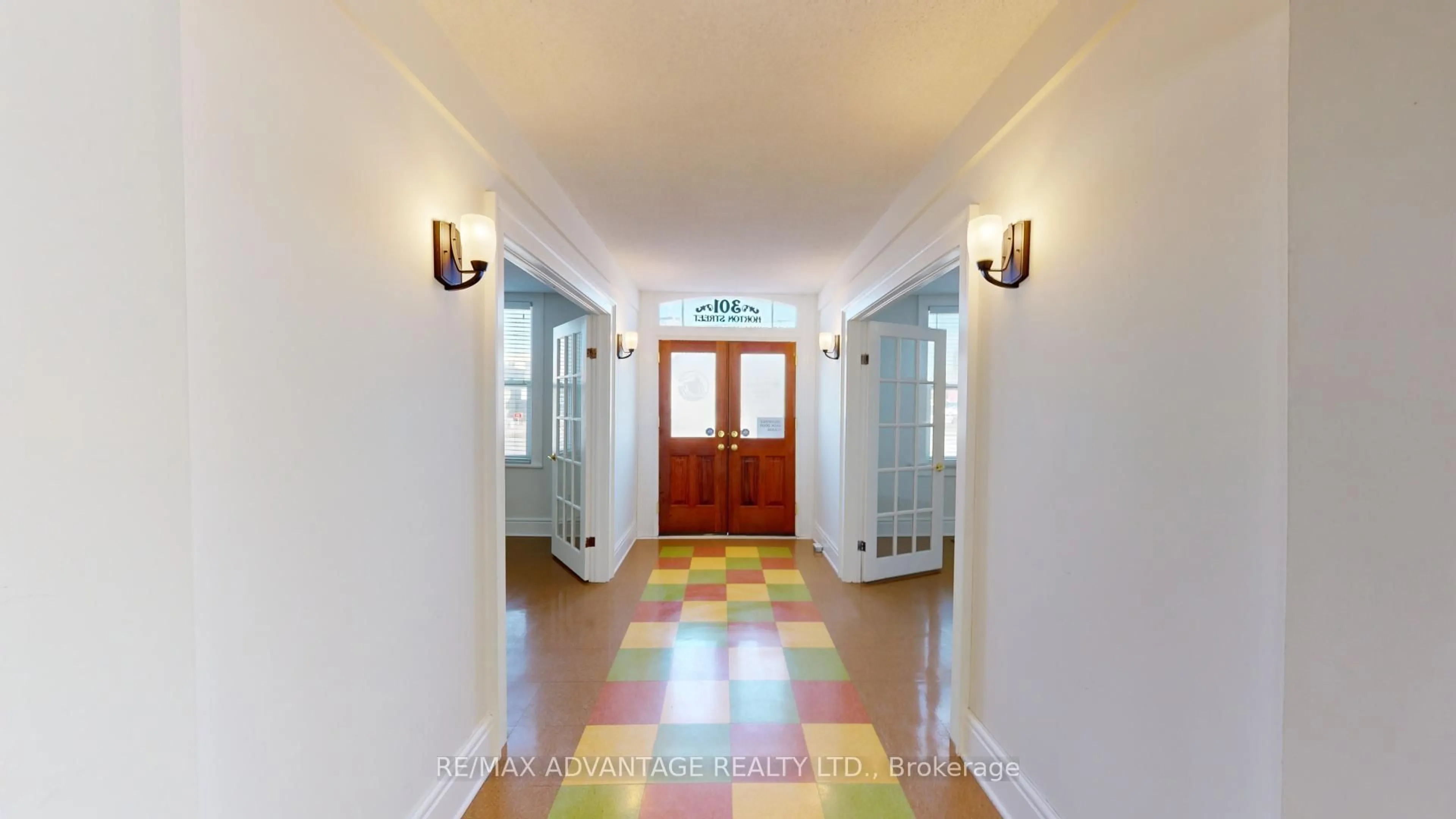 Indoor foyer for 301 Horton St, London East Ontario N6B 1L2