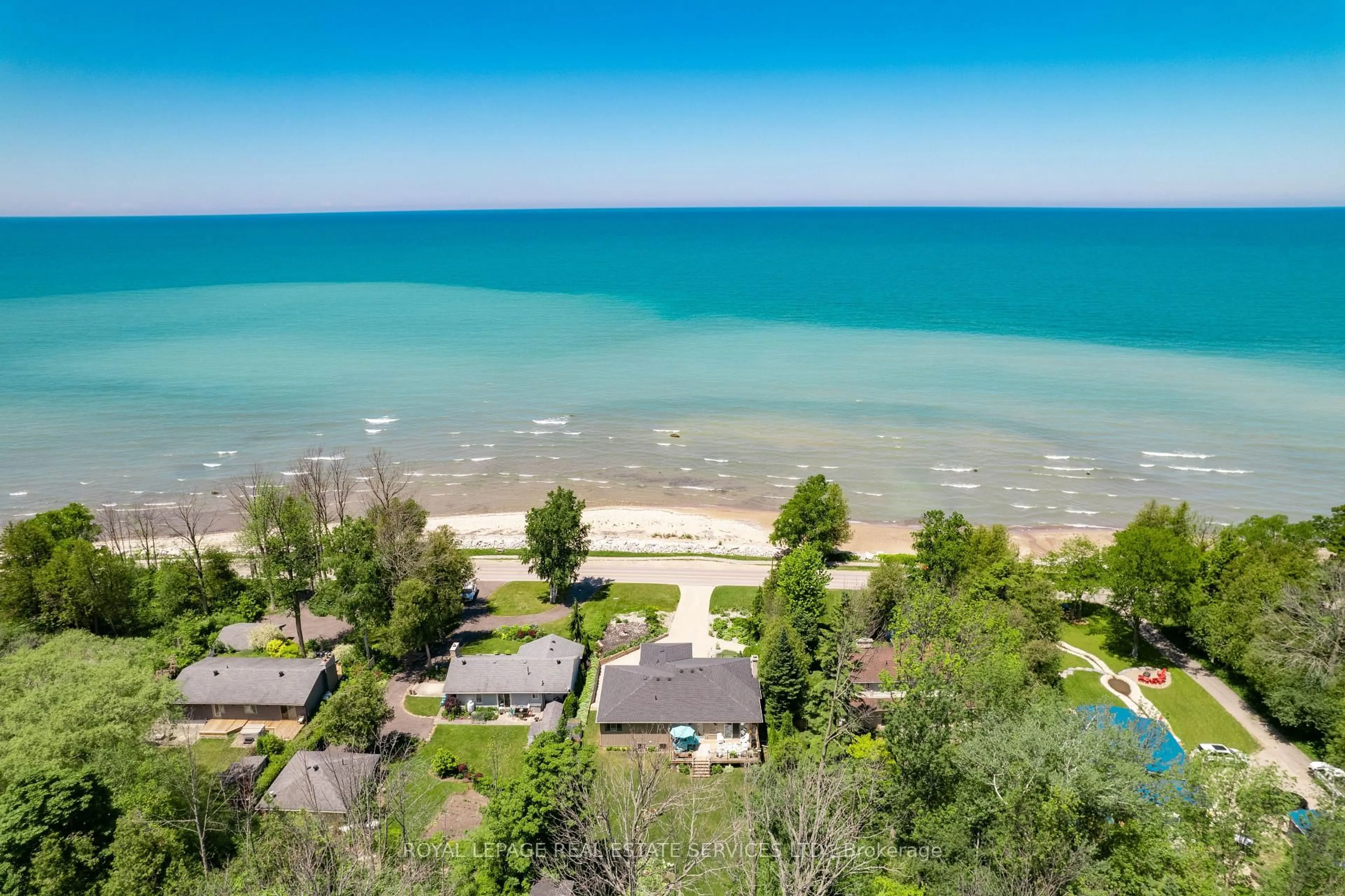 A pic from outside/outdoor area/front of a property/back of a property/a pic from drone, water/lake/river/ocean view for 39 Goderich St, Kincardine Ontario N2Z 2L2