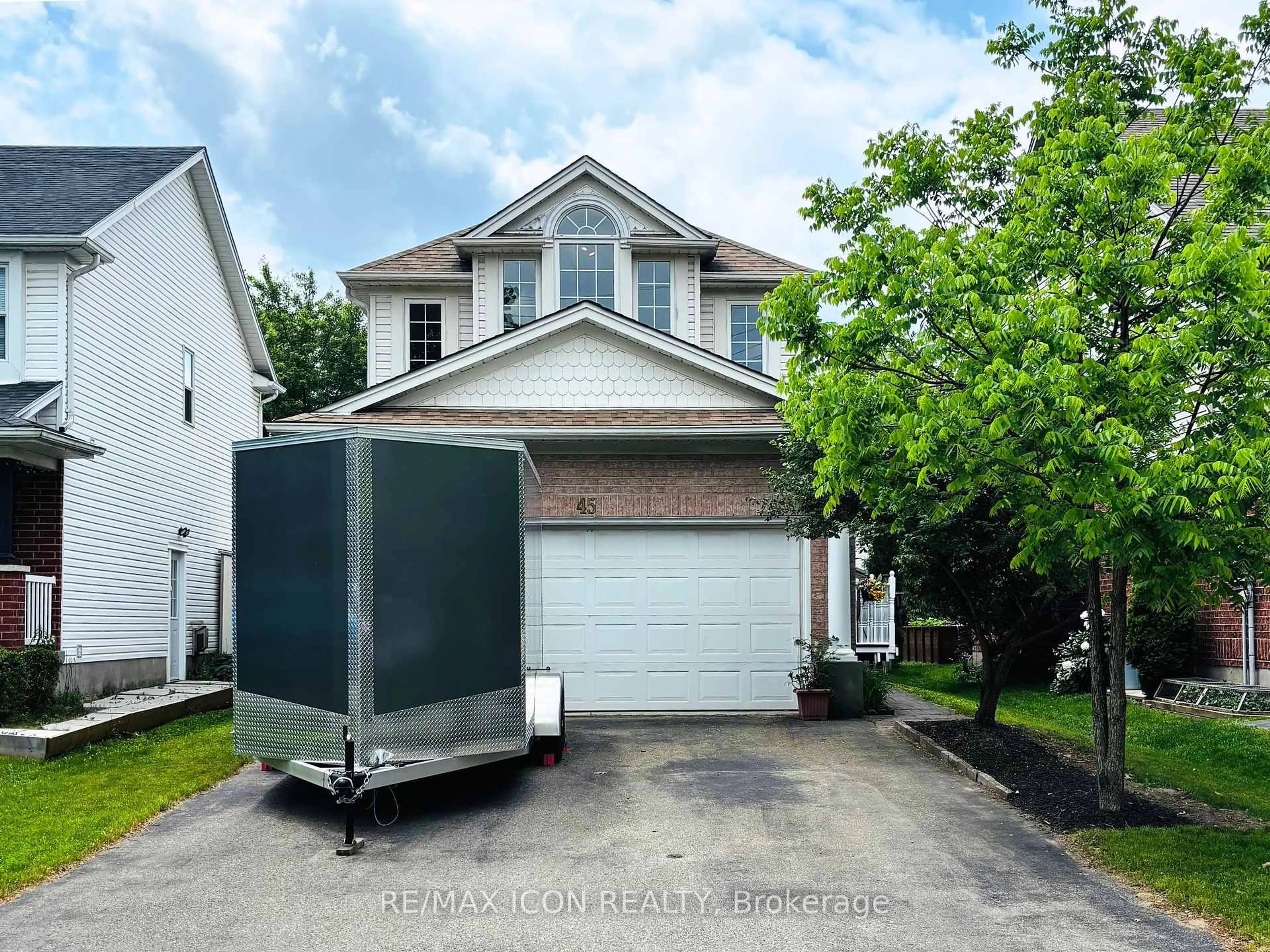 Home with vinyl exterior material, street for 45 Bancroft St, Kitchener Ontario N2A 4E4