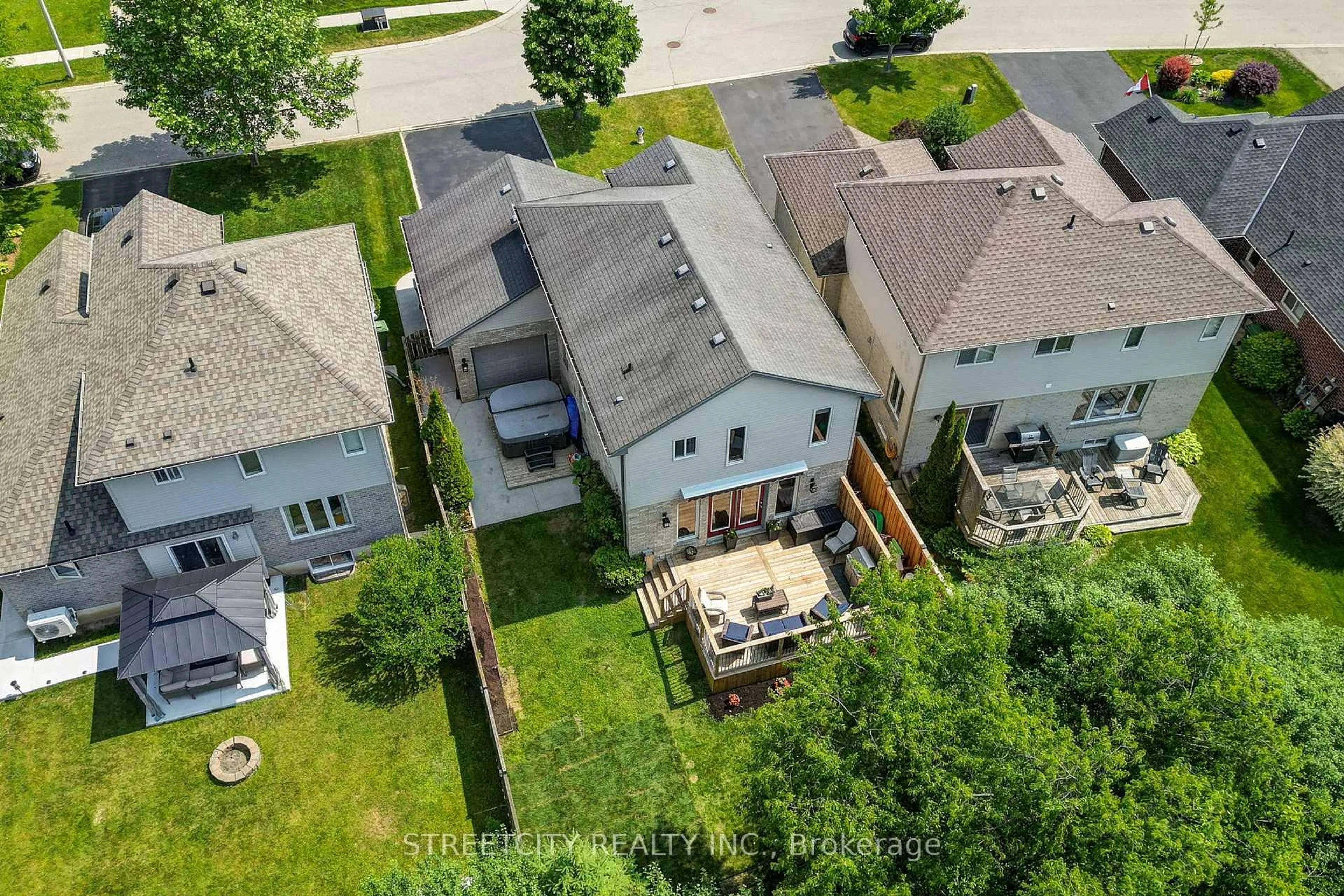 A pic from outside/outdoor area/front of a property/back of a property/a pic from drone, street for 61 Meadowvale Dr, St. Thomas Ontario N5P 4P2