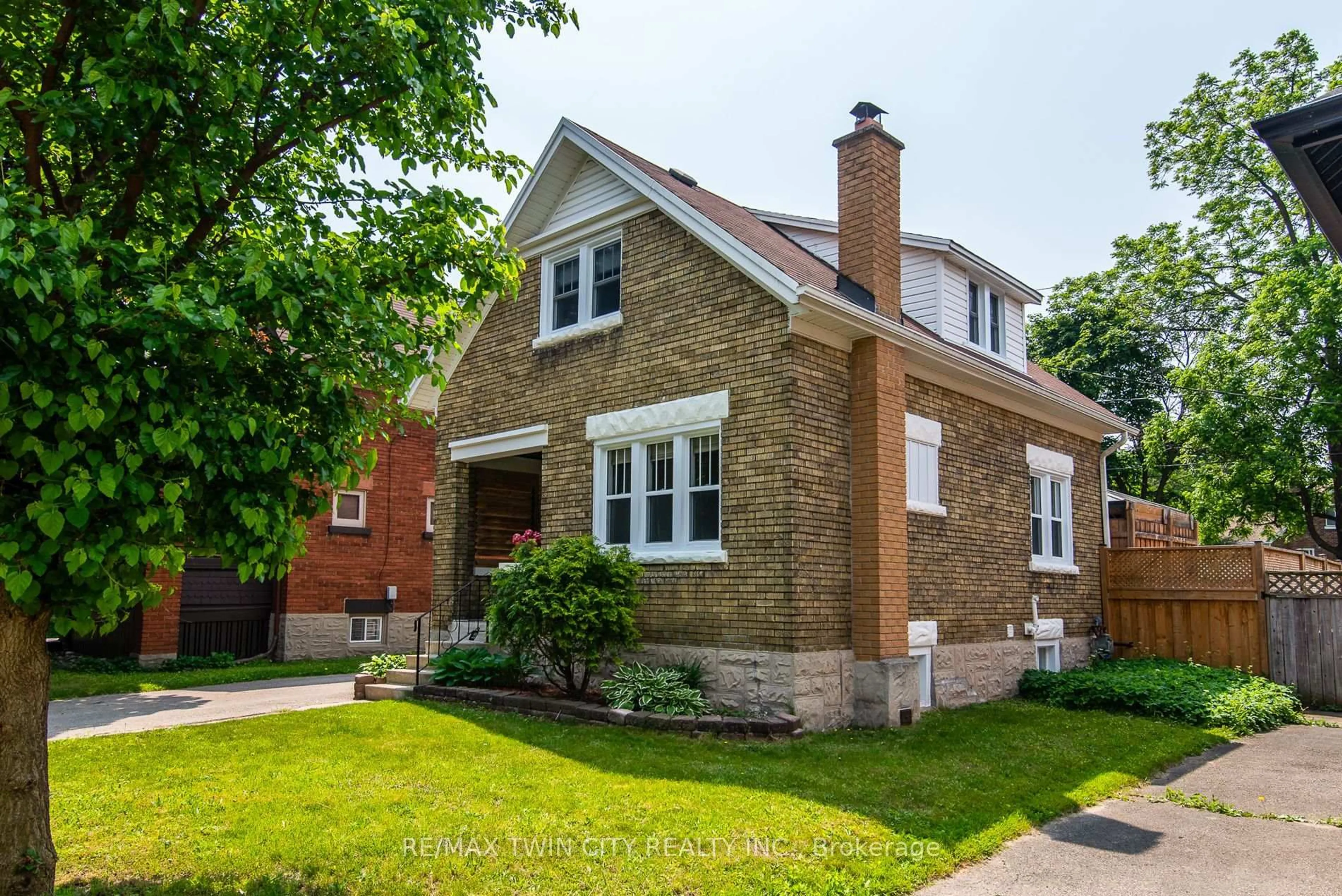 Home with brick exterior material, street for 131 Homewood Ave, Kitchener Ontario N2M 1X1
