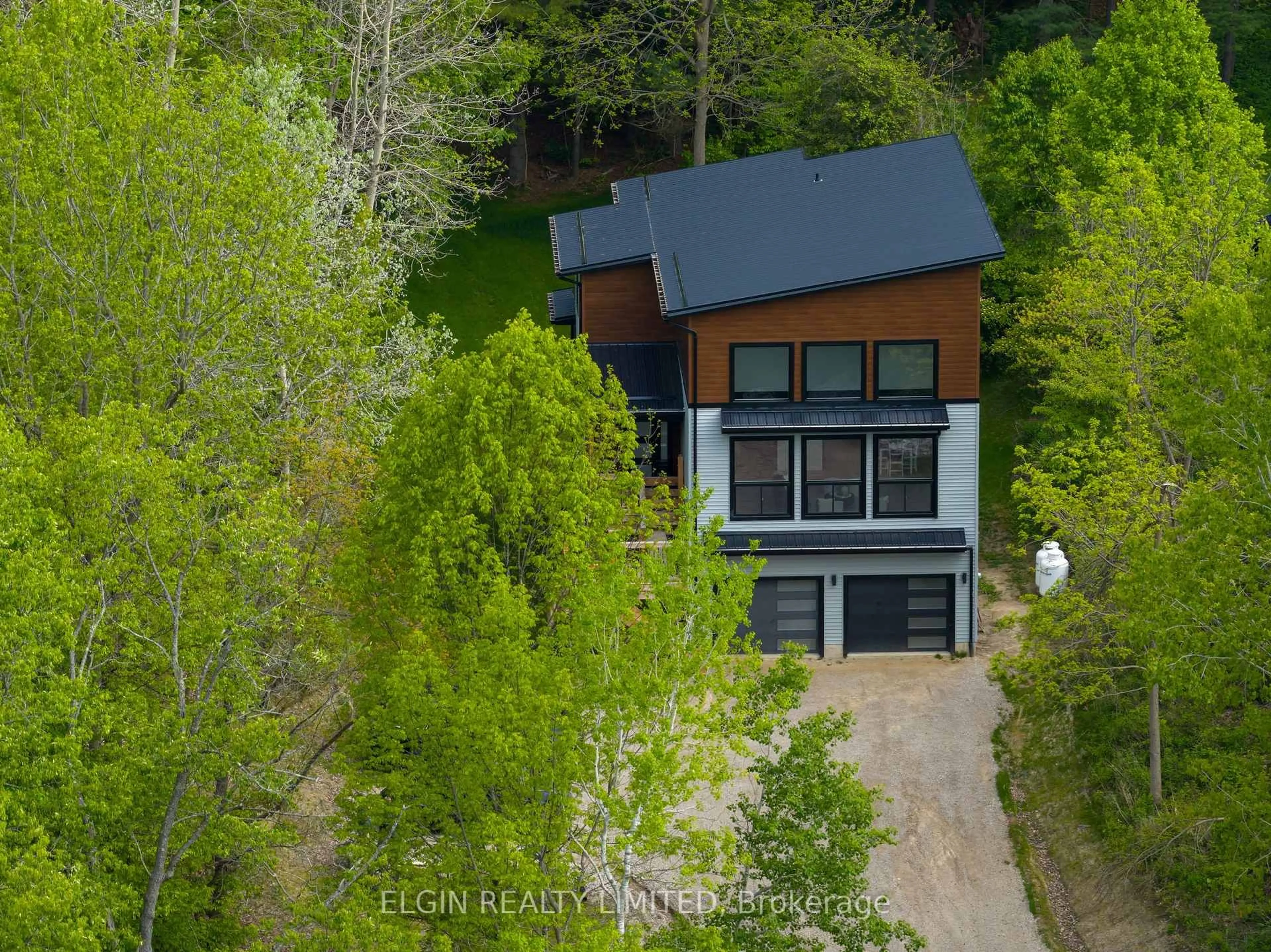 A pic from outside/outdoor area/front of a property/back of a property/a pic from drone, unknown for 4132 Thomas Rd, Southwold Ontario N5L 1J2
