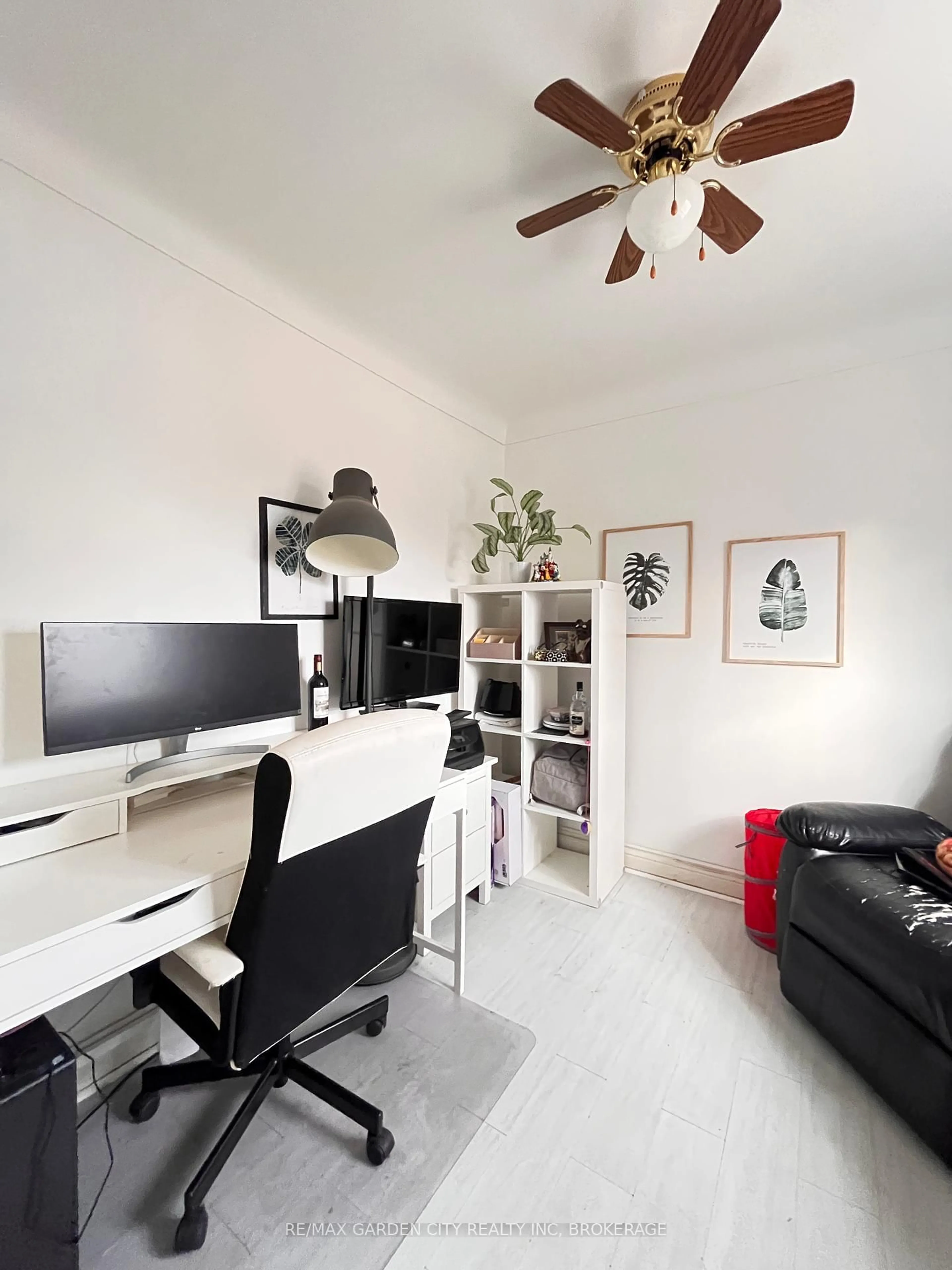 A pic of a room for 515 Rennie St, Hamilton Ontario L8H 3P6