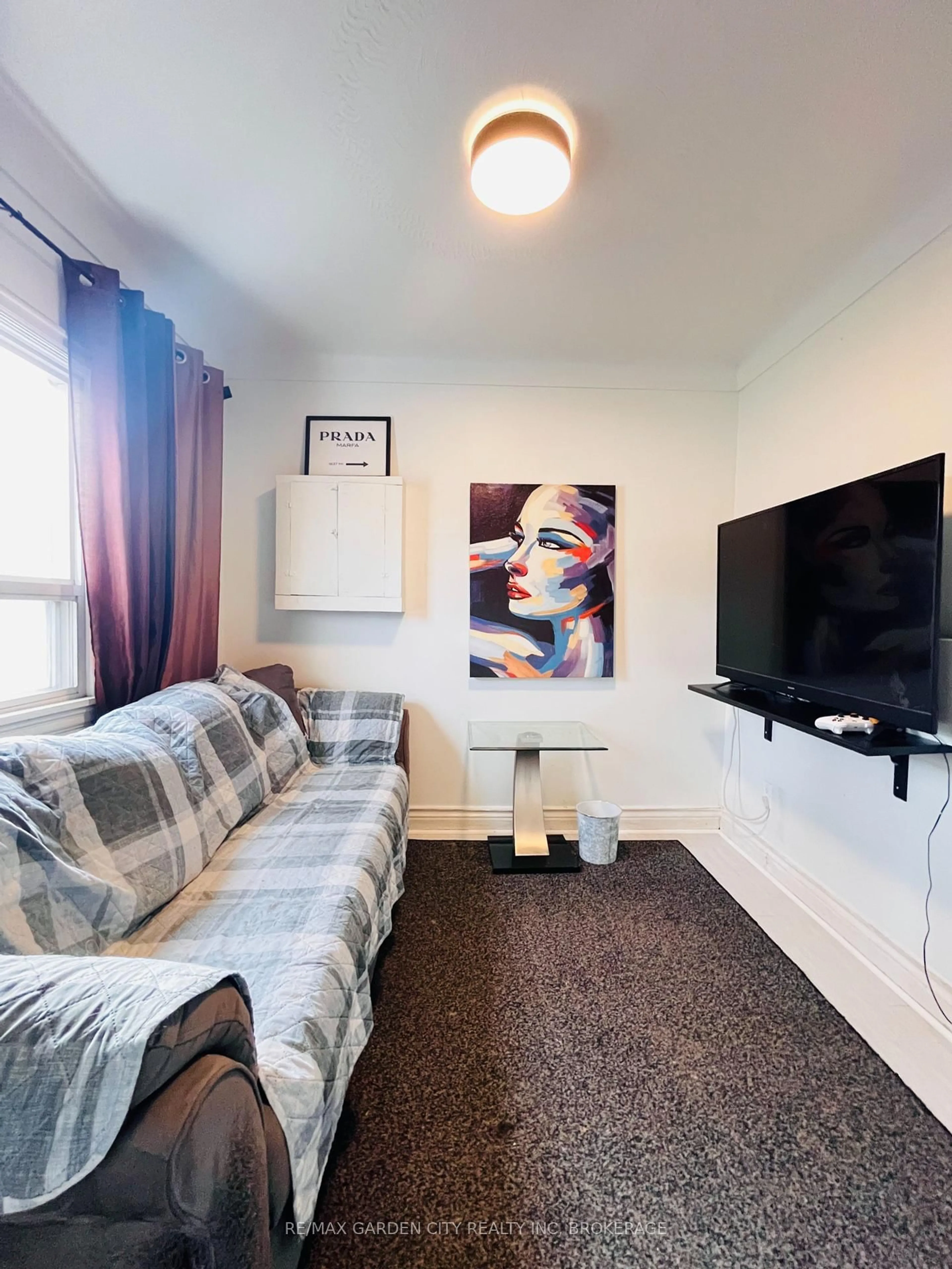Living room with furniture, unknown for 515 Rennie St, Hamilton Ontario L8H 3P6