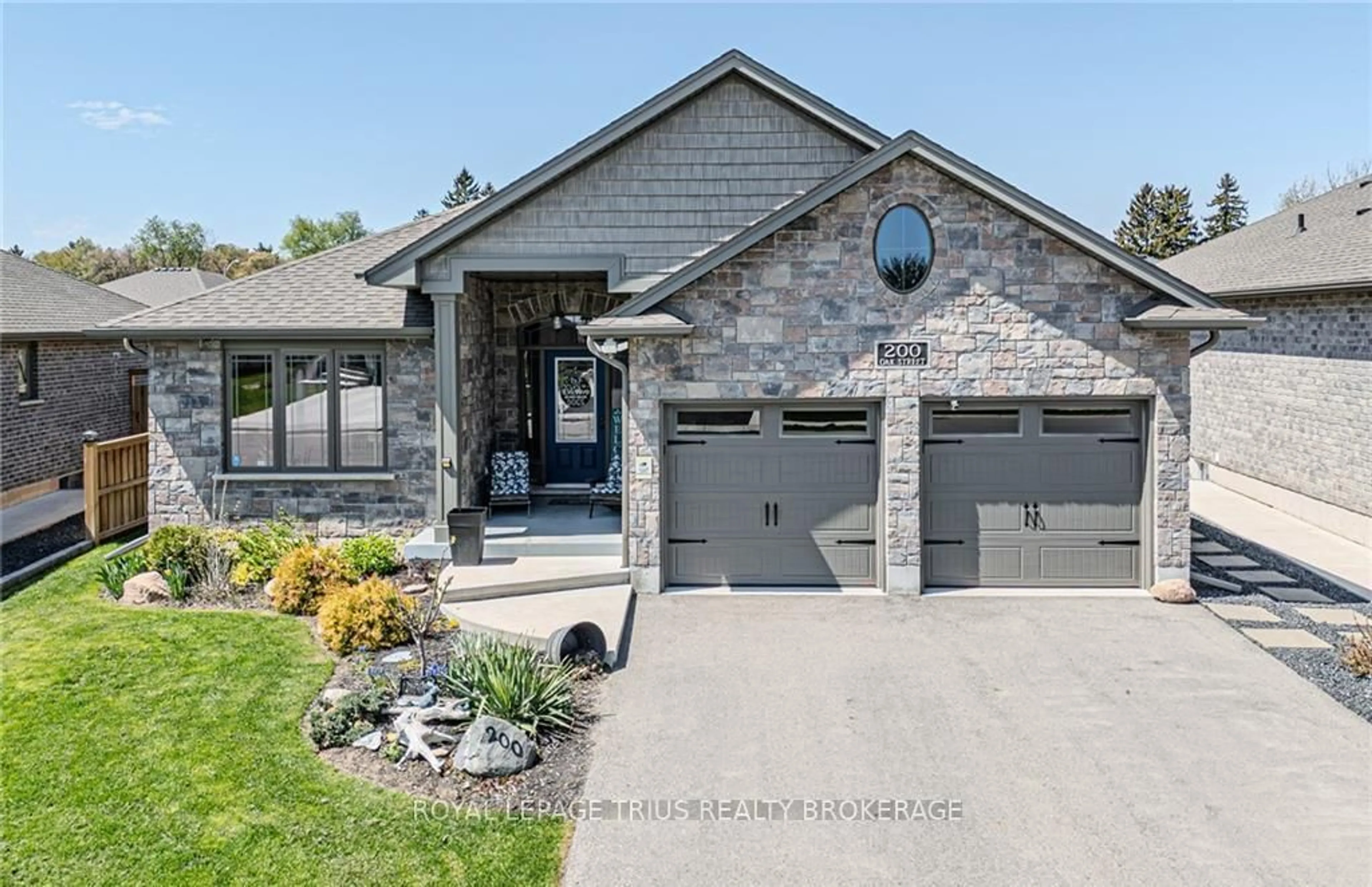 Home with brick exterior material, street for 200 Oak St, Norfolk Ontario N3Y 0B5