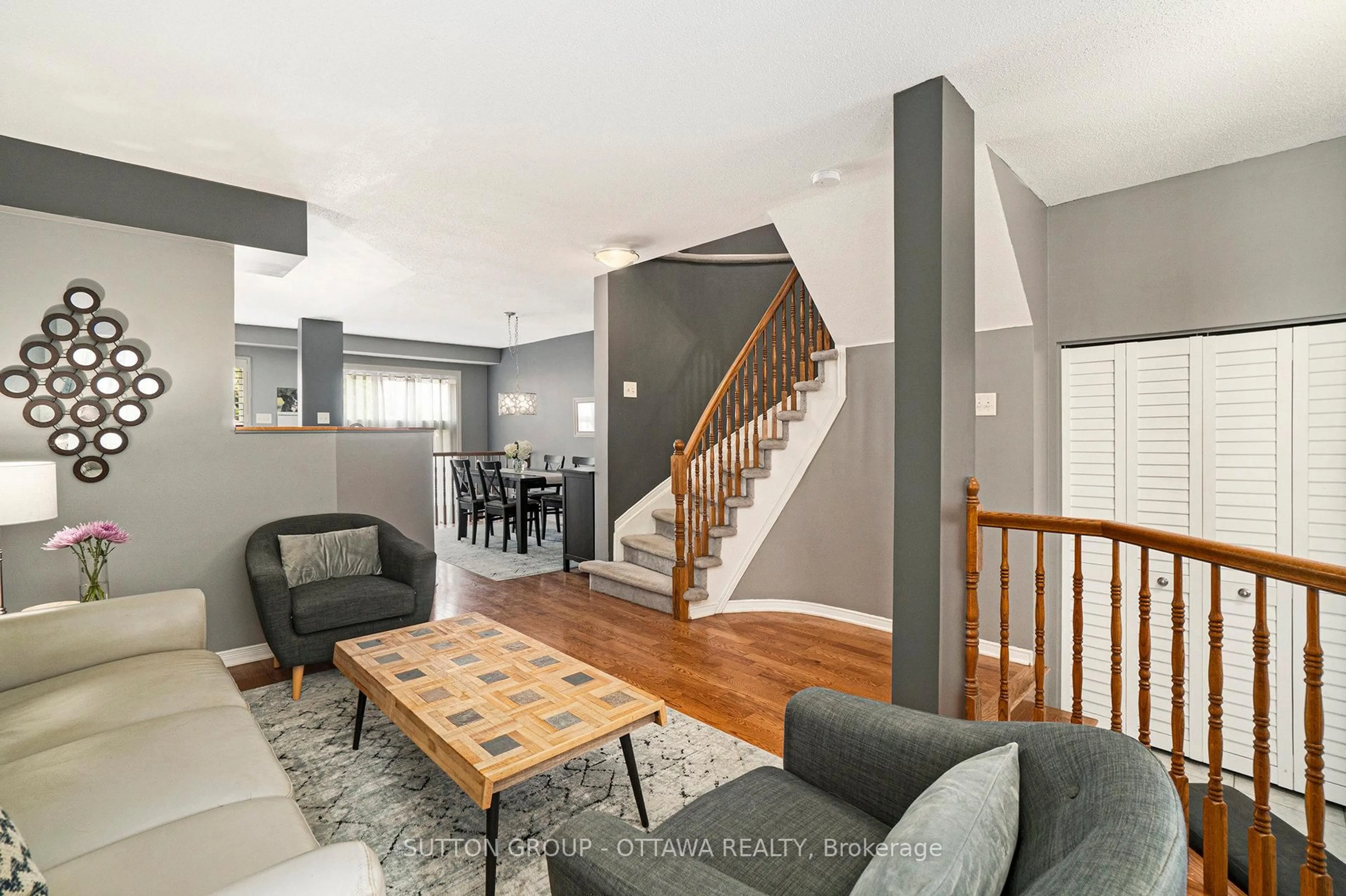 Living room with furniture, unknown for 1083 Ballantyne Dr, Ottawa Ontario K4A 4C7