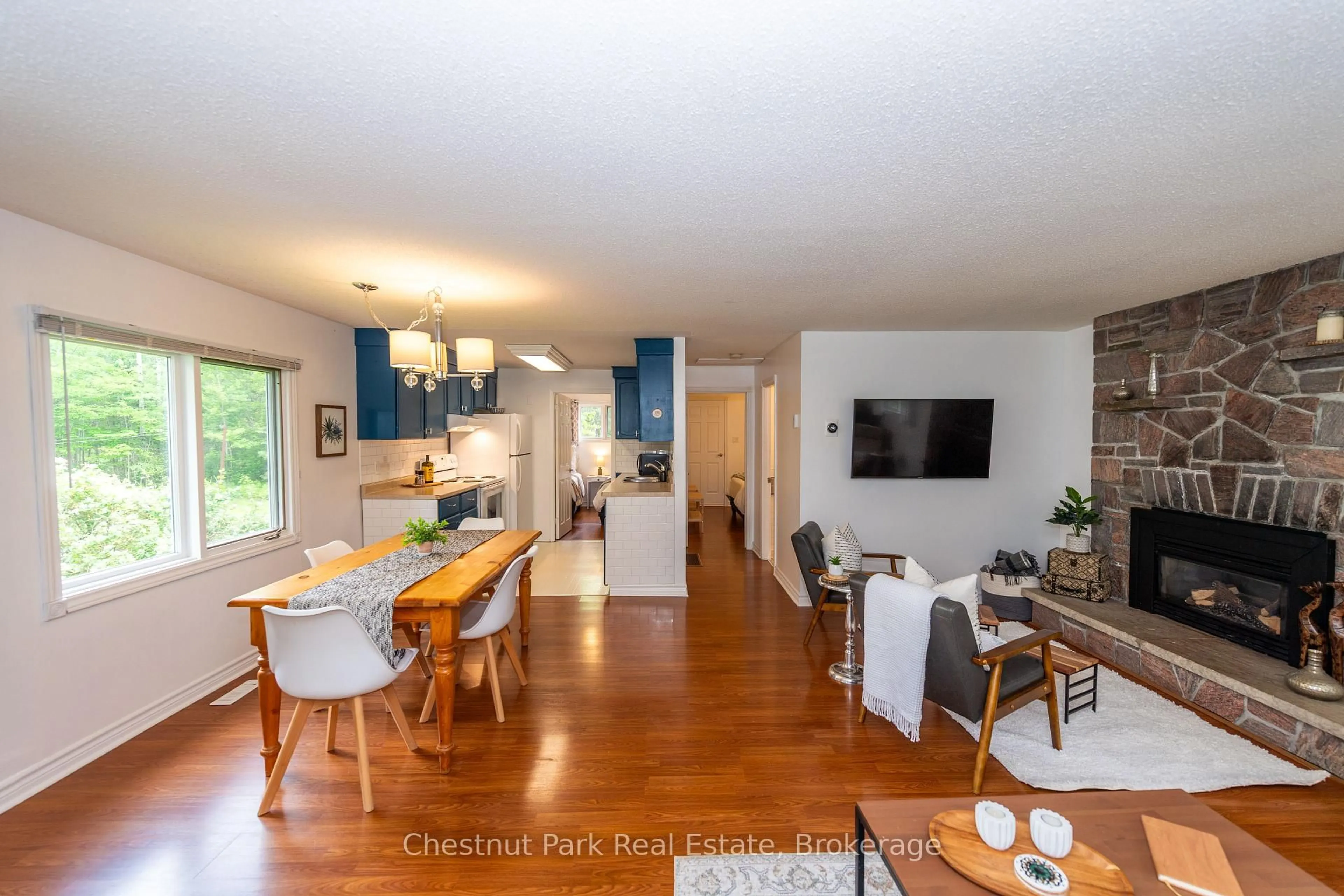 Open concept kitchen, wood/laminate floor for 15 Belmont St, Sundridge Ontario P0A 1Z0