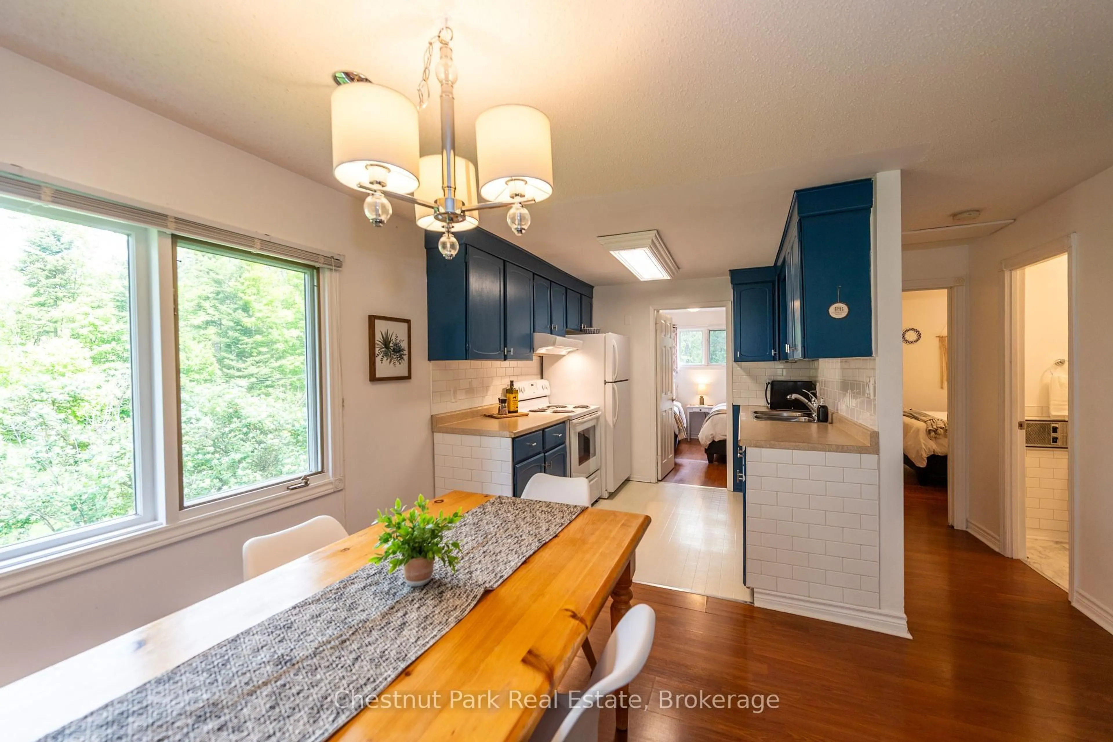 Open concept kitchen, wood/laminate floor for 15 Belmont St, Sundridge Ontario P0A 1Z0