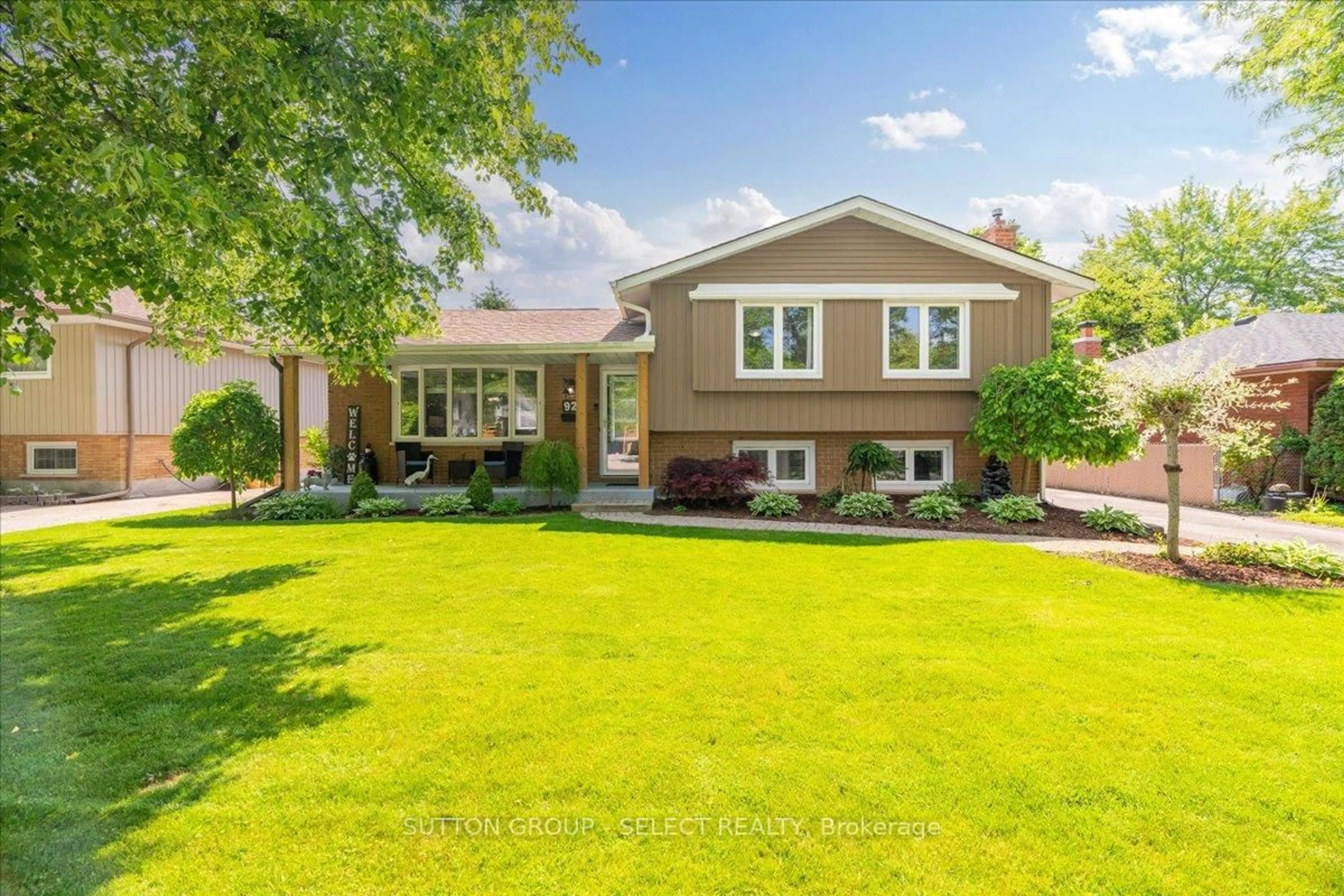 Home with vinyl exterior material, street for 92 Ebury Cres, London South Ontario N6C 3E2