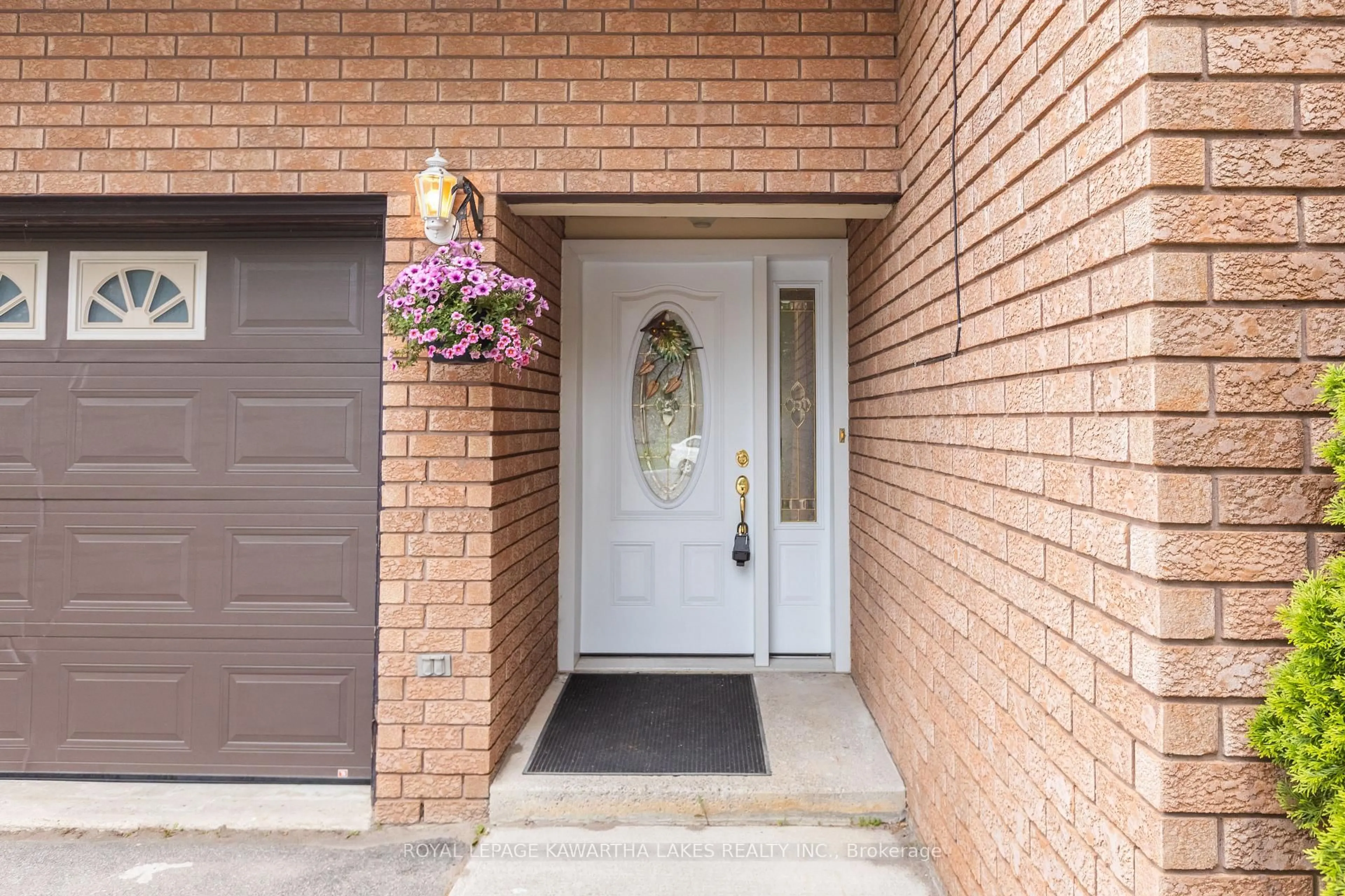 Indoor entryway for 12 Hillside Dr, Kawartha Lakes Ontario K9V 1A4