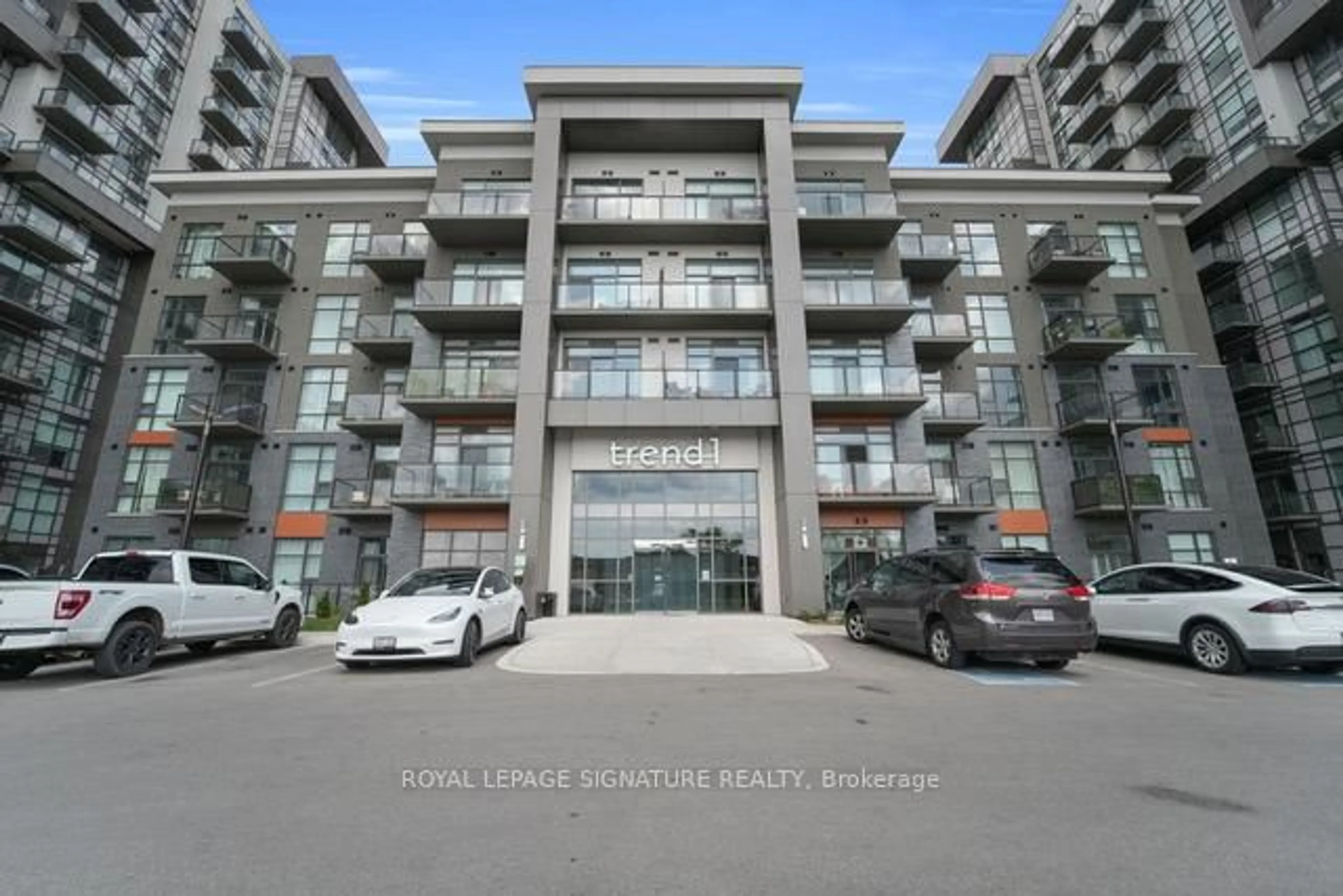 Indoor foyer for 450 Dundas St #1011, Hamilton Ontario L8B 1Z2