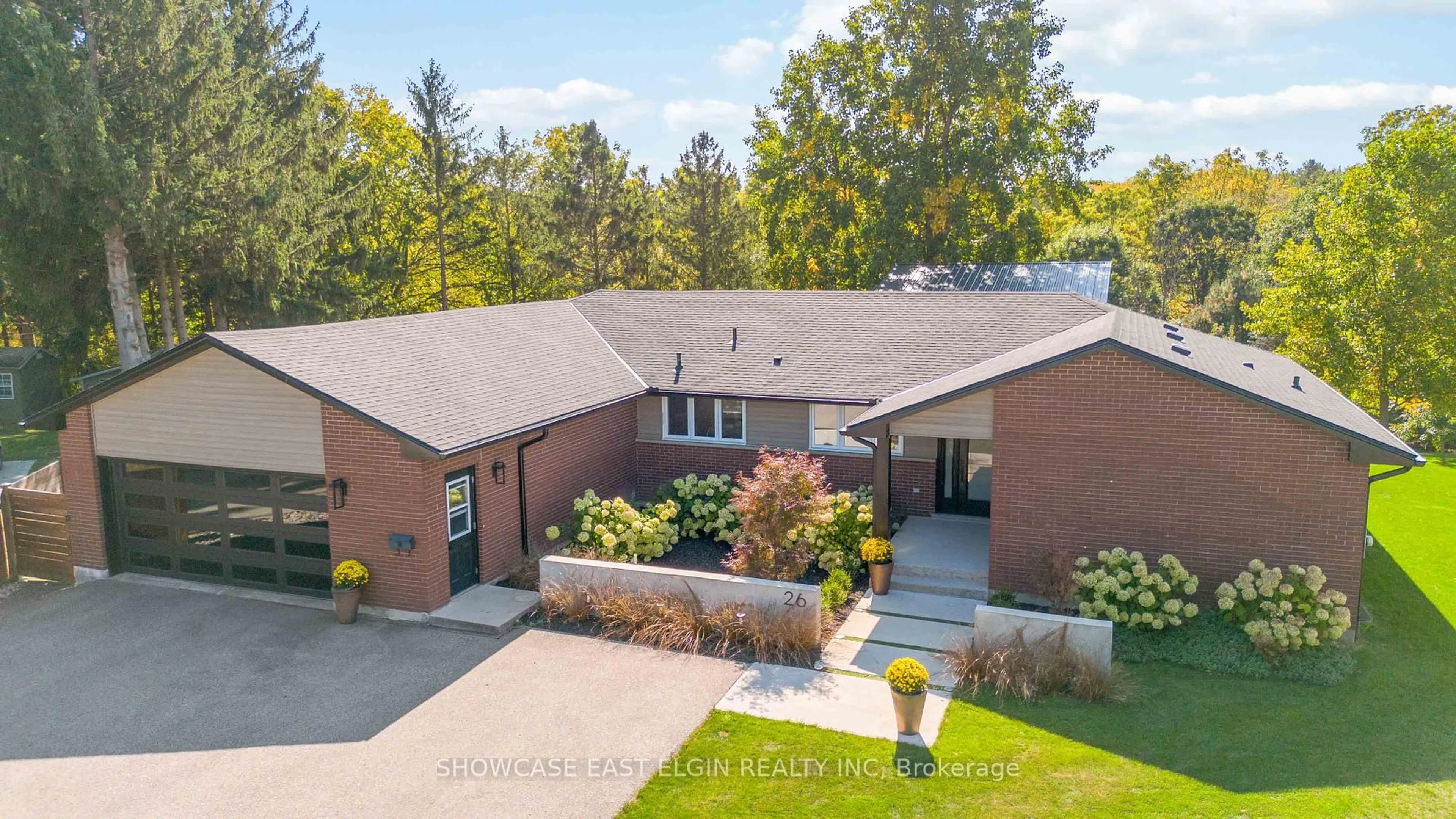 A pic from outside/outdoor area/front of a property/back of a property/a pic from drone, unknown for 26 Lawrence Cres, Aylmer Ontario N5H 1B5