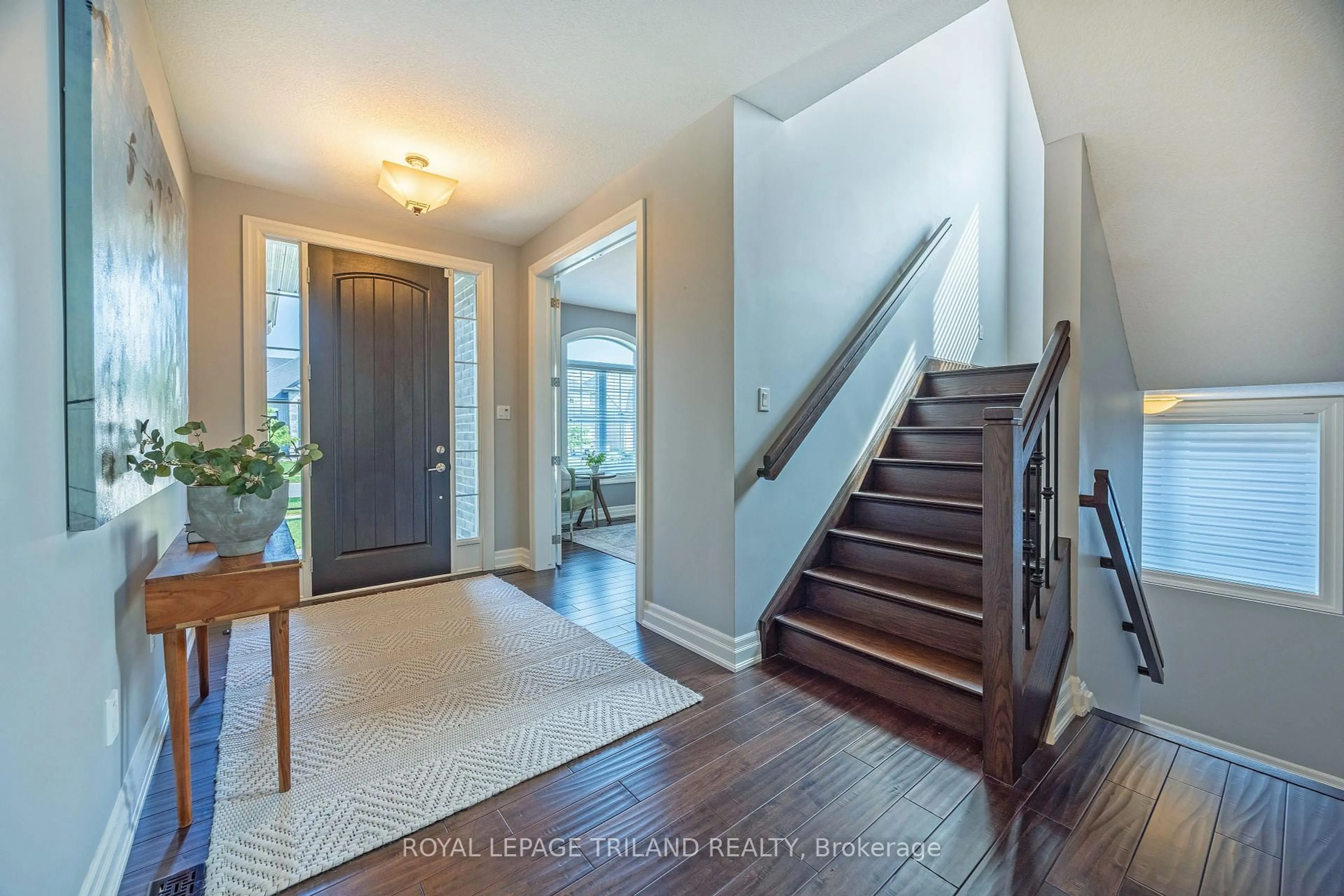 Indoor entryway for 1044 Medway Park Dr, London North Ontario N6G 0E4
