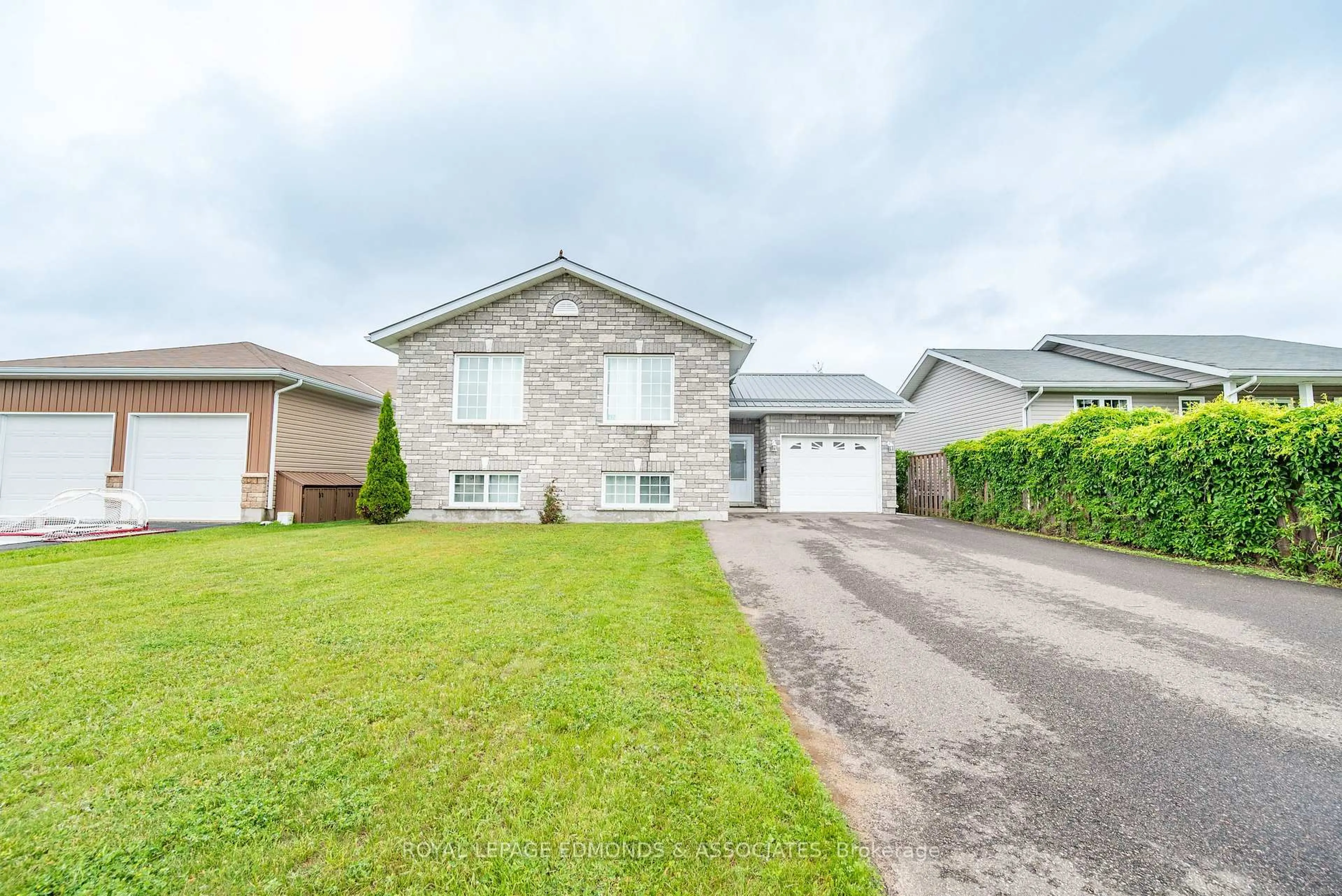 Home with brick exterior material, street for 626 Johnston Cres, Pembroke Ontario K8A 0B9