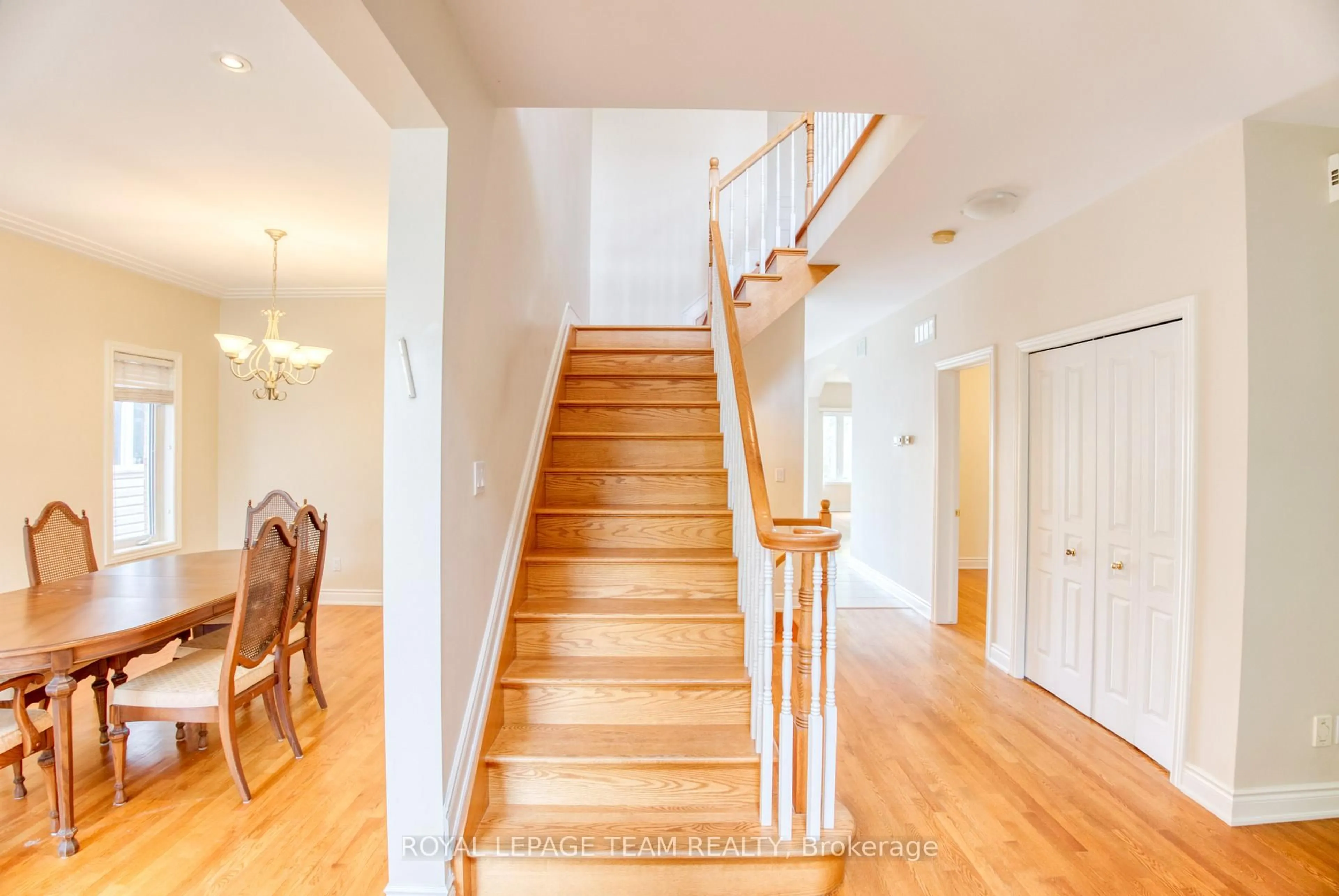 Unknown for 539 Tweedsmuir Ave, Ottawa Ontario K1Z 5P1