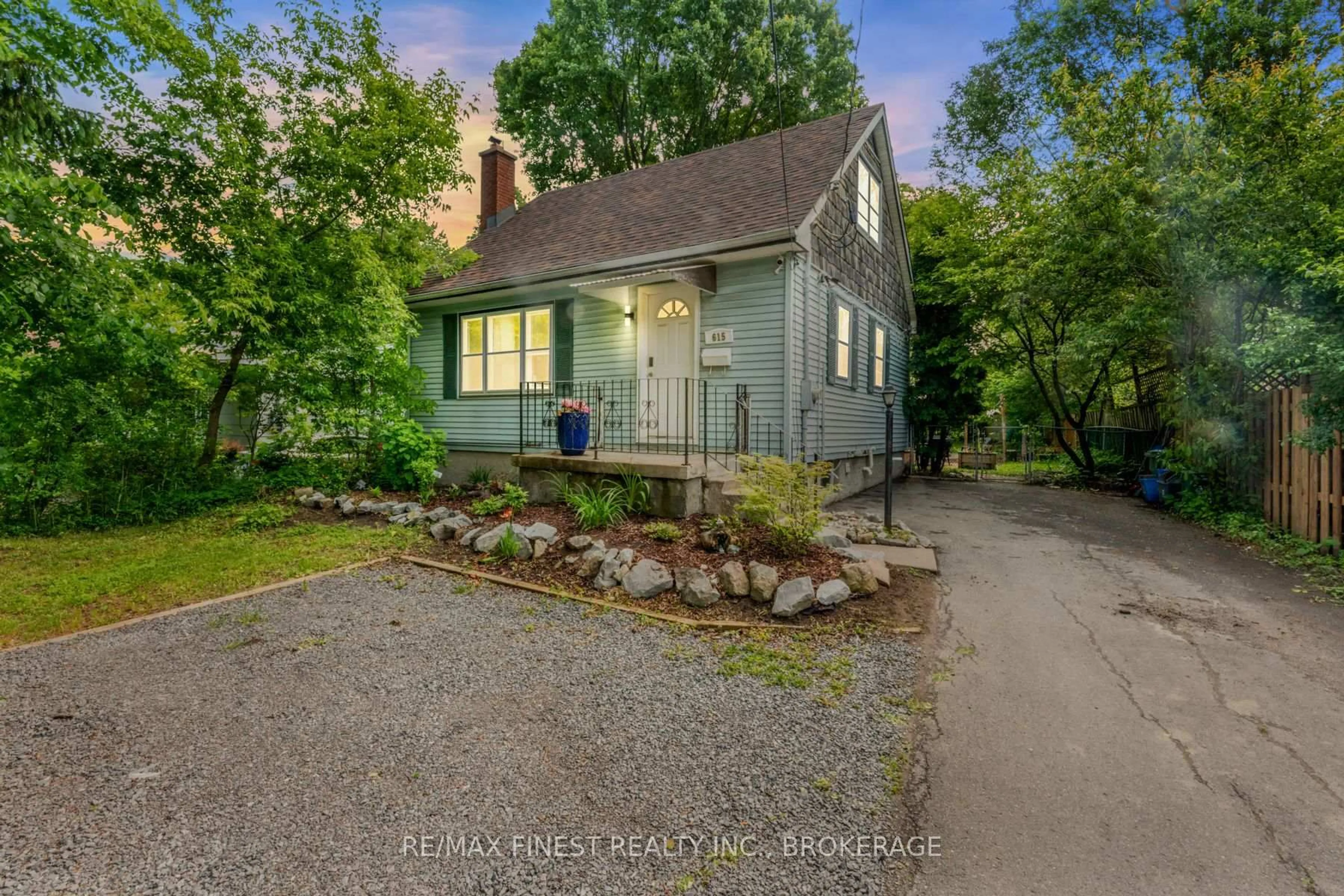 A pic from outside/outdoor area/front of a property/back of a property/a pic from drone, street for 615 Portsmouth Ave, Kingston Ontario K7M 1W2