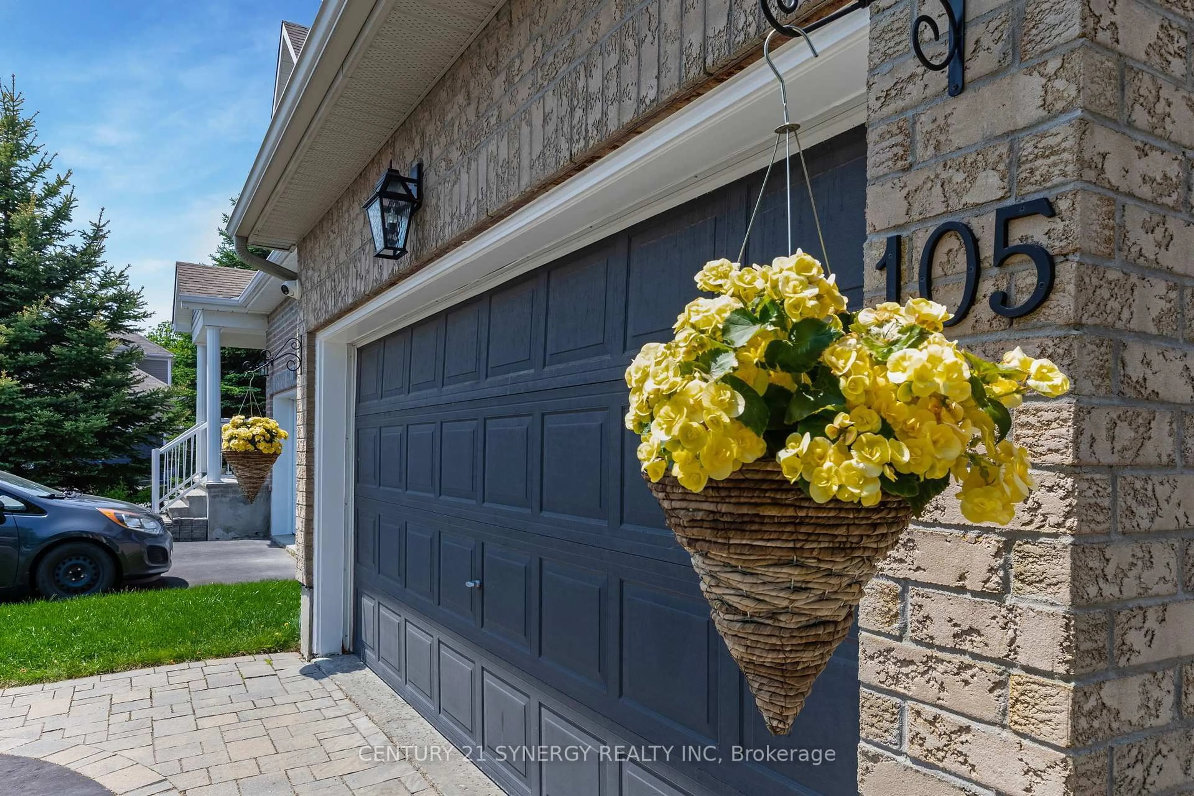 Indoor entryway for 105 Jolley Cut Way, Ottawa Ontario K1W 0B5