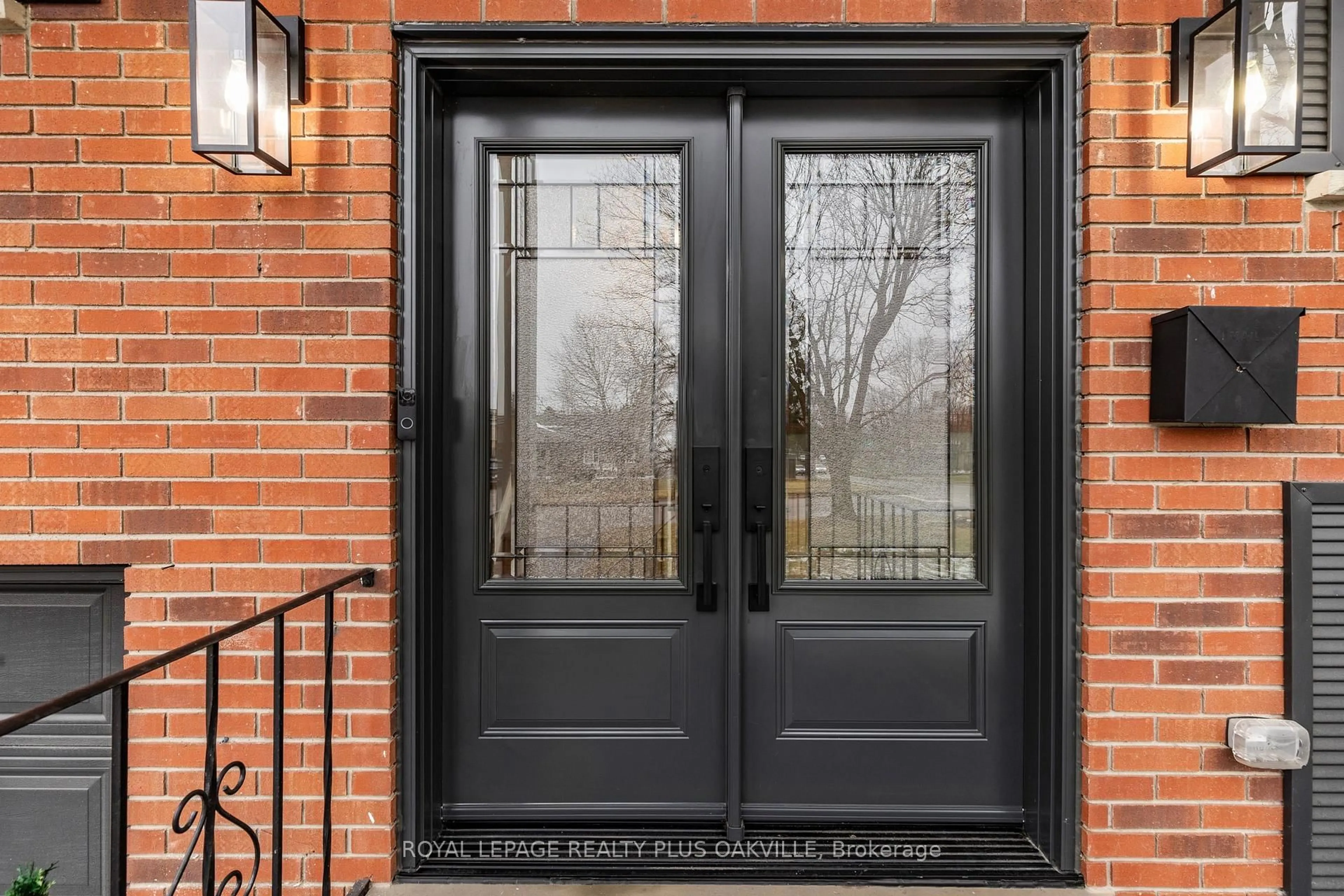 Indoor entryway for 4 Ronald Rd, Cambridge Ontario N1S 4N1