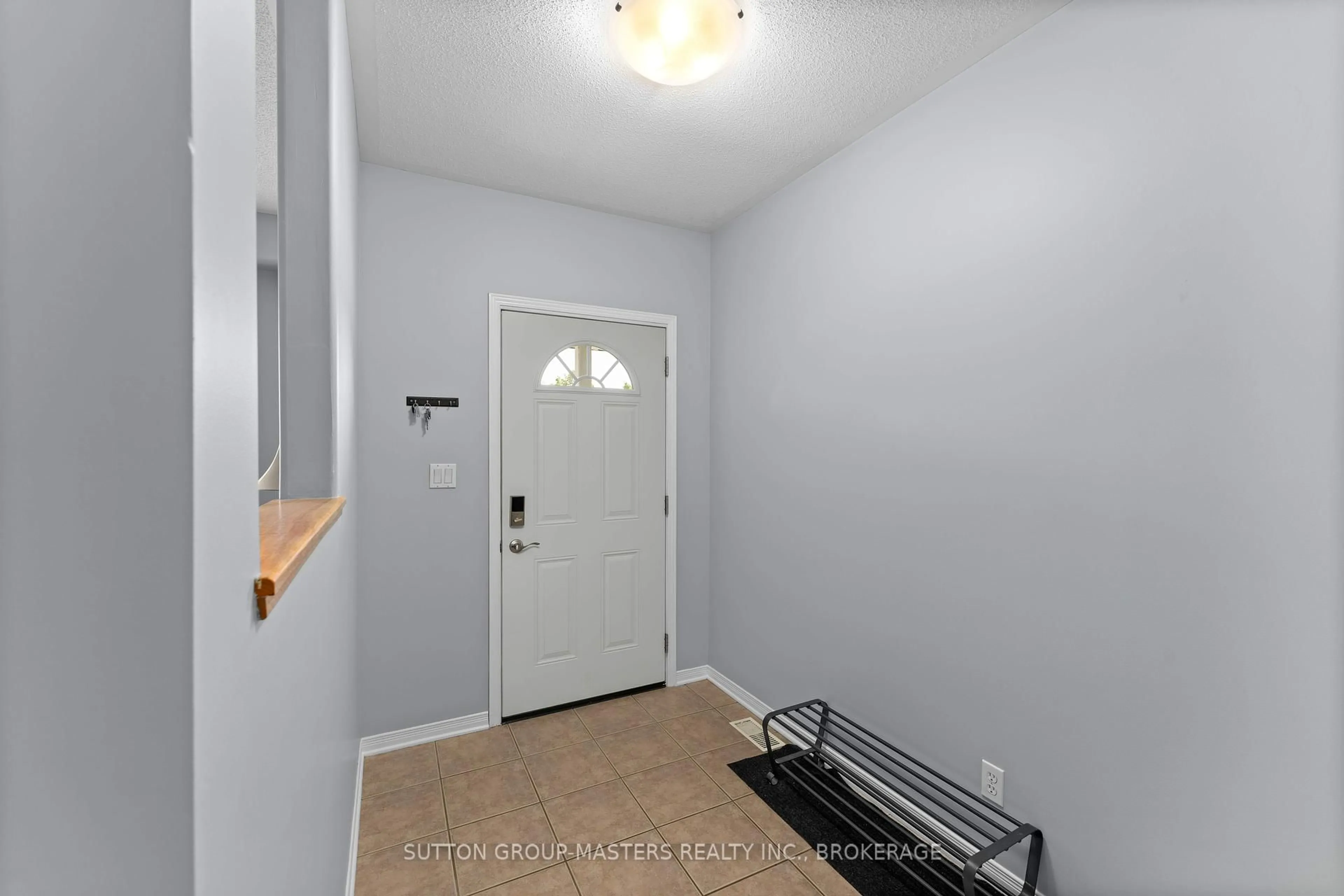 Indoor entryway for 916 Rainbow Cres, Kingston Ontario K7K 7H7