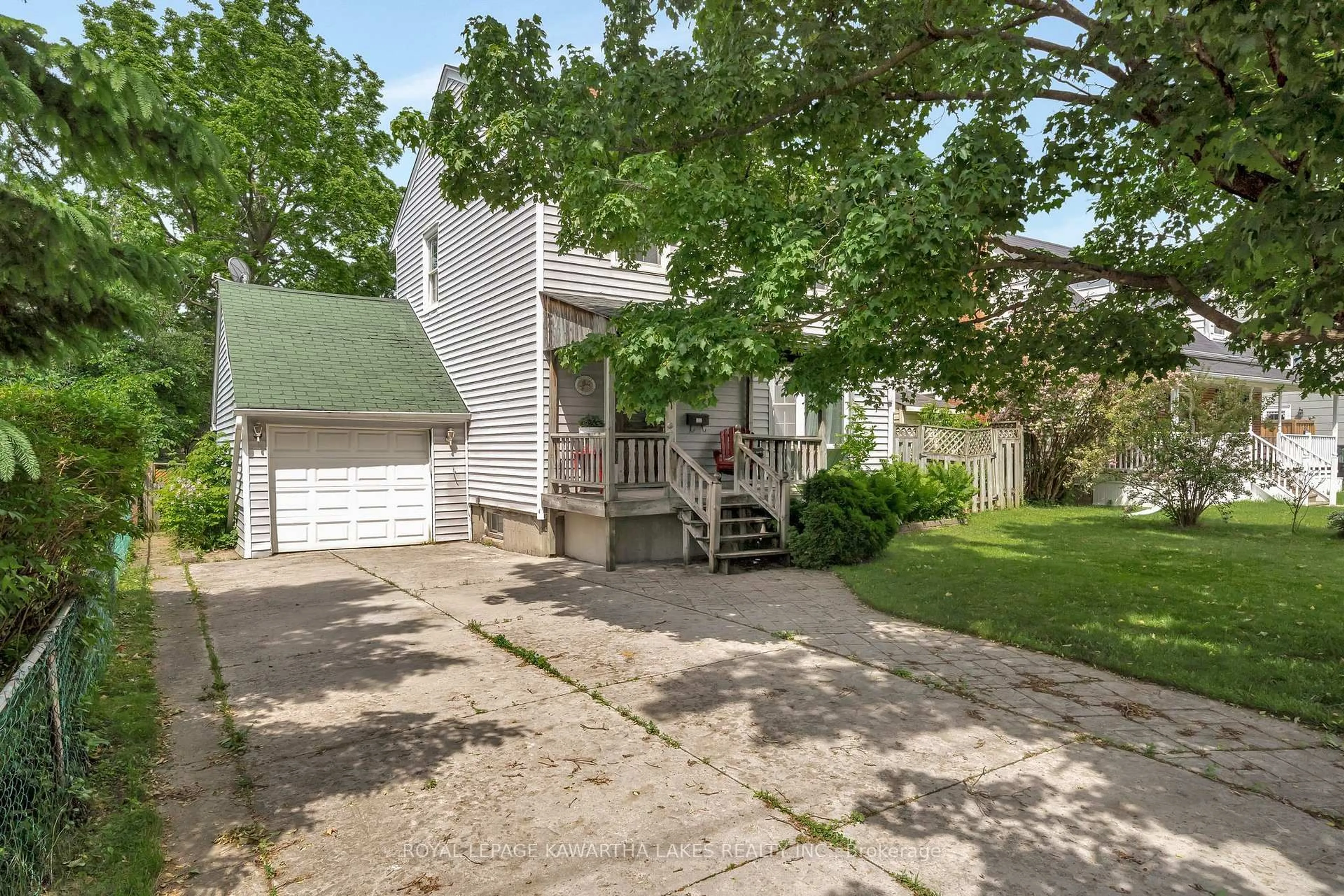 A pic from outside/outdoor area/front of a property/back of a property/a pic from drone, street for 769 Chesterfield Ave, Peterborough North Ontario K9H 4Y1