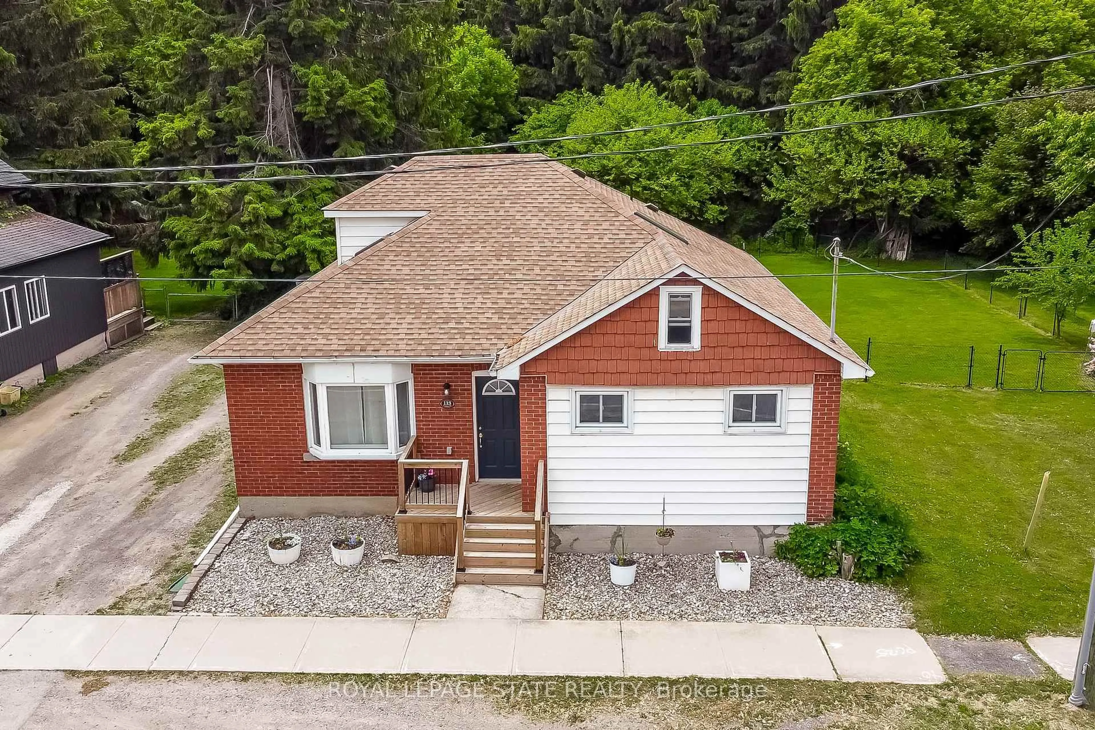 A pic from outside/outdoor area/front of a property/back of a property/a pic from drone, street for 113 Lynden Rd, Hamilton Ontario L0R 1T0