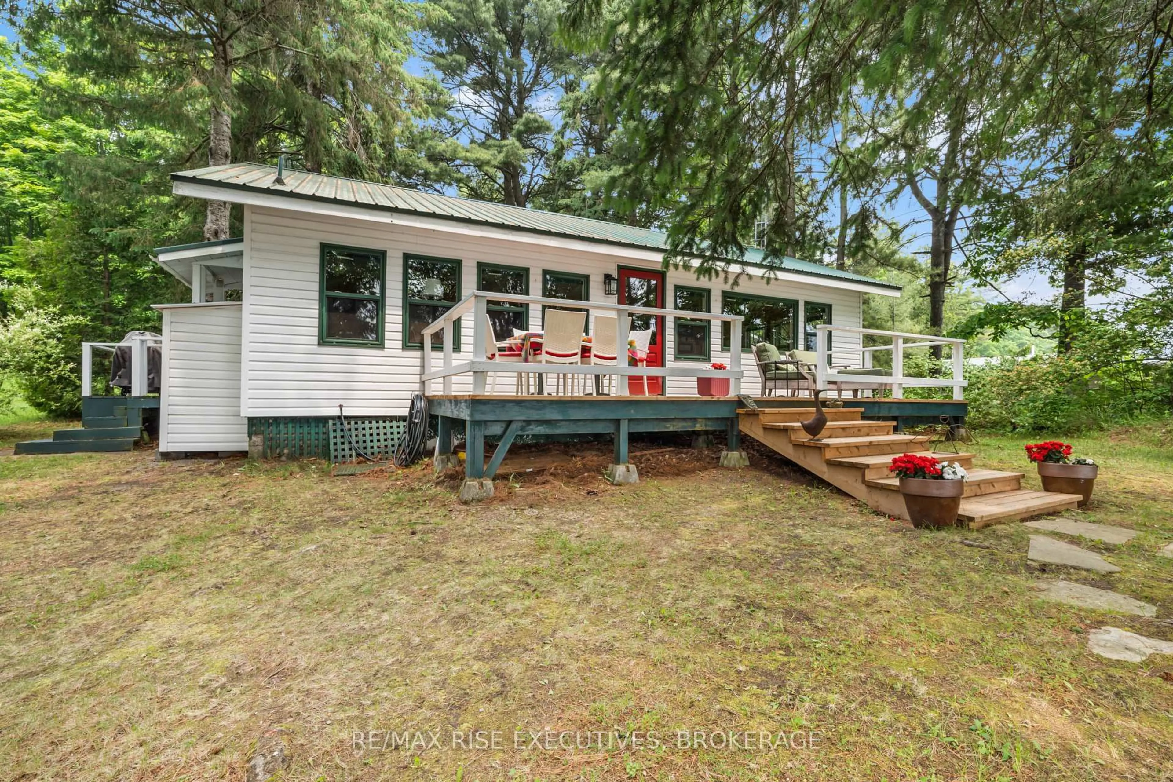 Unknown for 936 Rollingbank Lane, Leeds and the Thousand Islands Ontario K0E 1B0