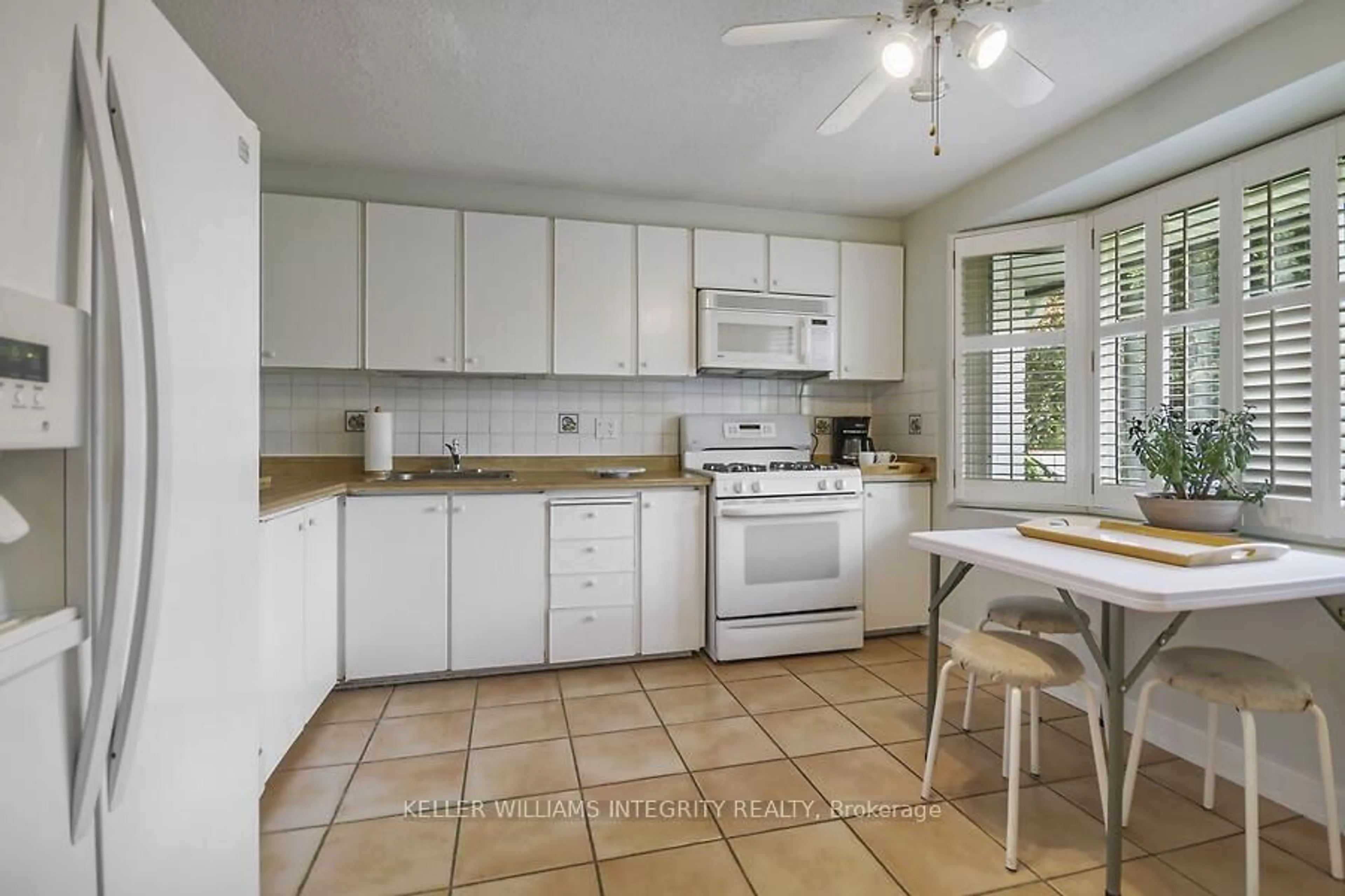 Standard kitchen, ceramic/tile floor for 58 Lindhurst Cres, Ottawa Ontario K2G 0T7