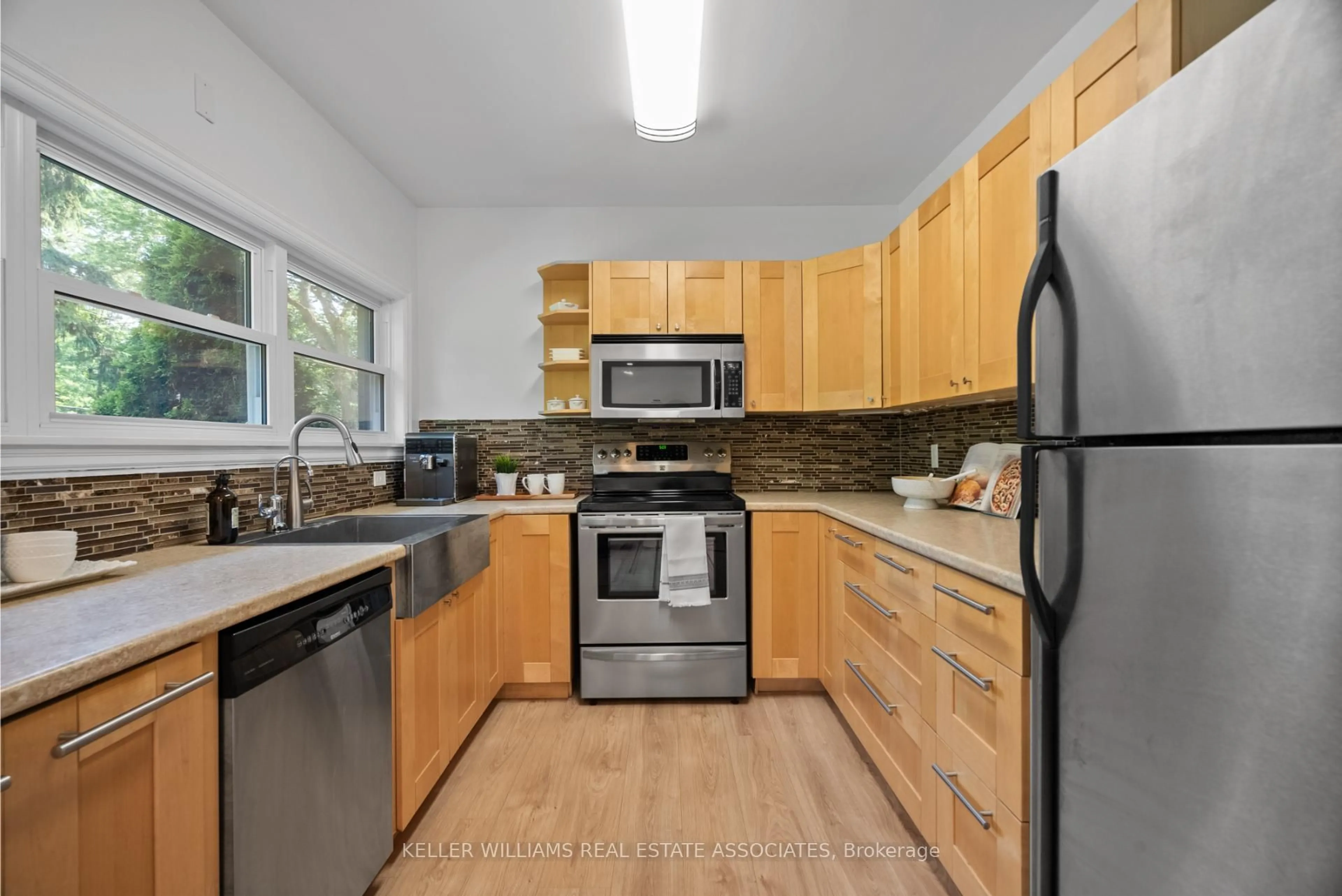 Standard kitchen, unknown for 196 Sheldon Ave, Kitchener Ontario N2H 3M8