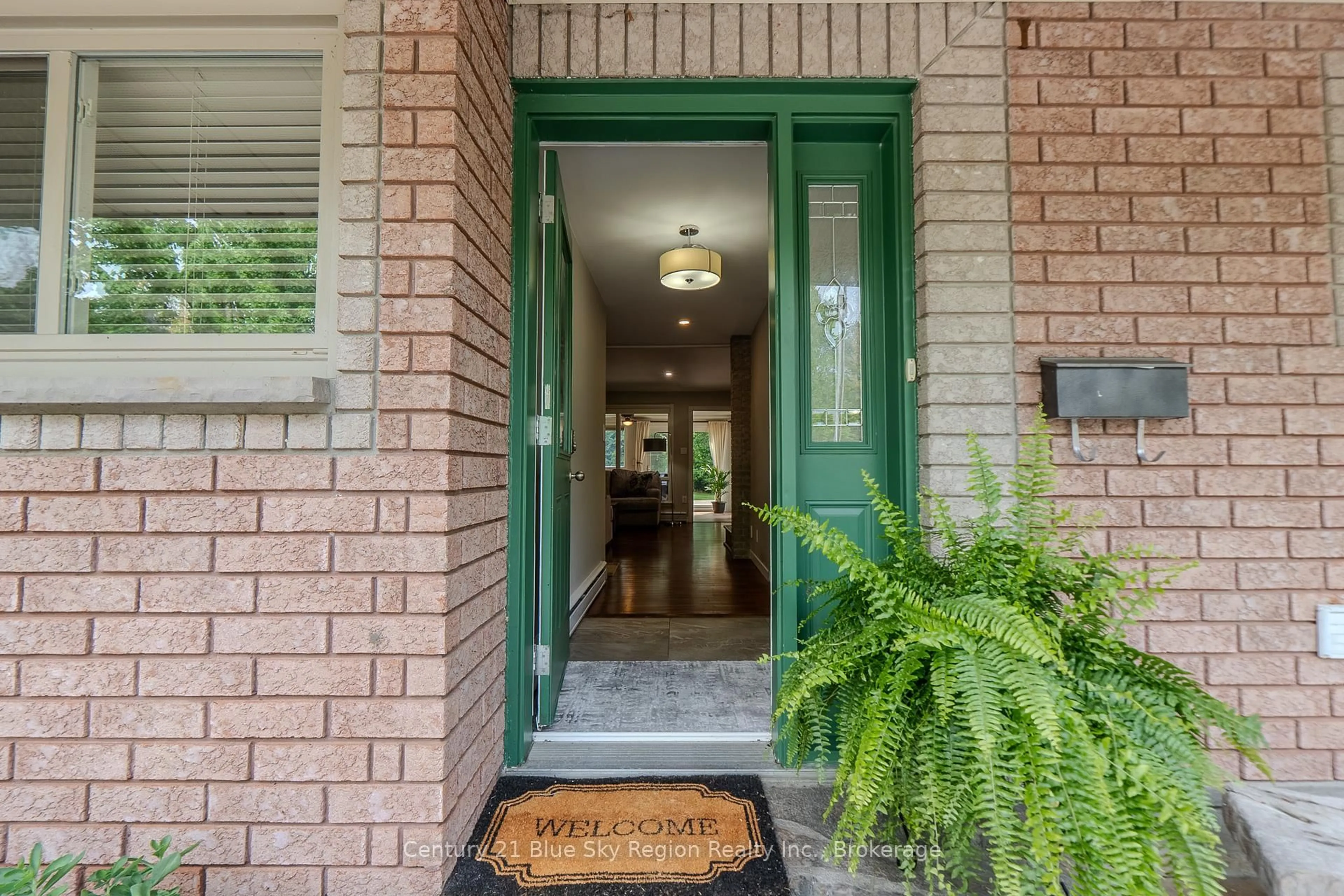 Indoor entryway for 50 Campbell Ave, North Bay Ontario P1A 1V6